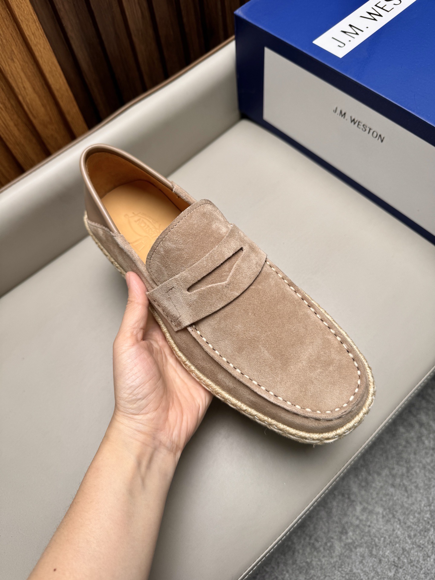 Лоферы мужские в стиле J.M. Weston бежевого цвета
