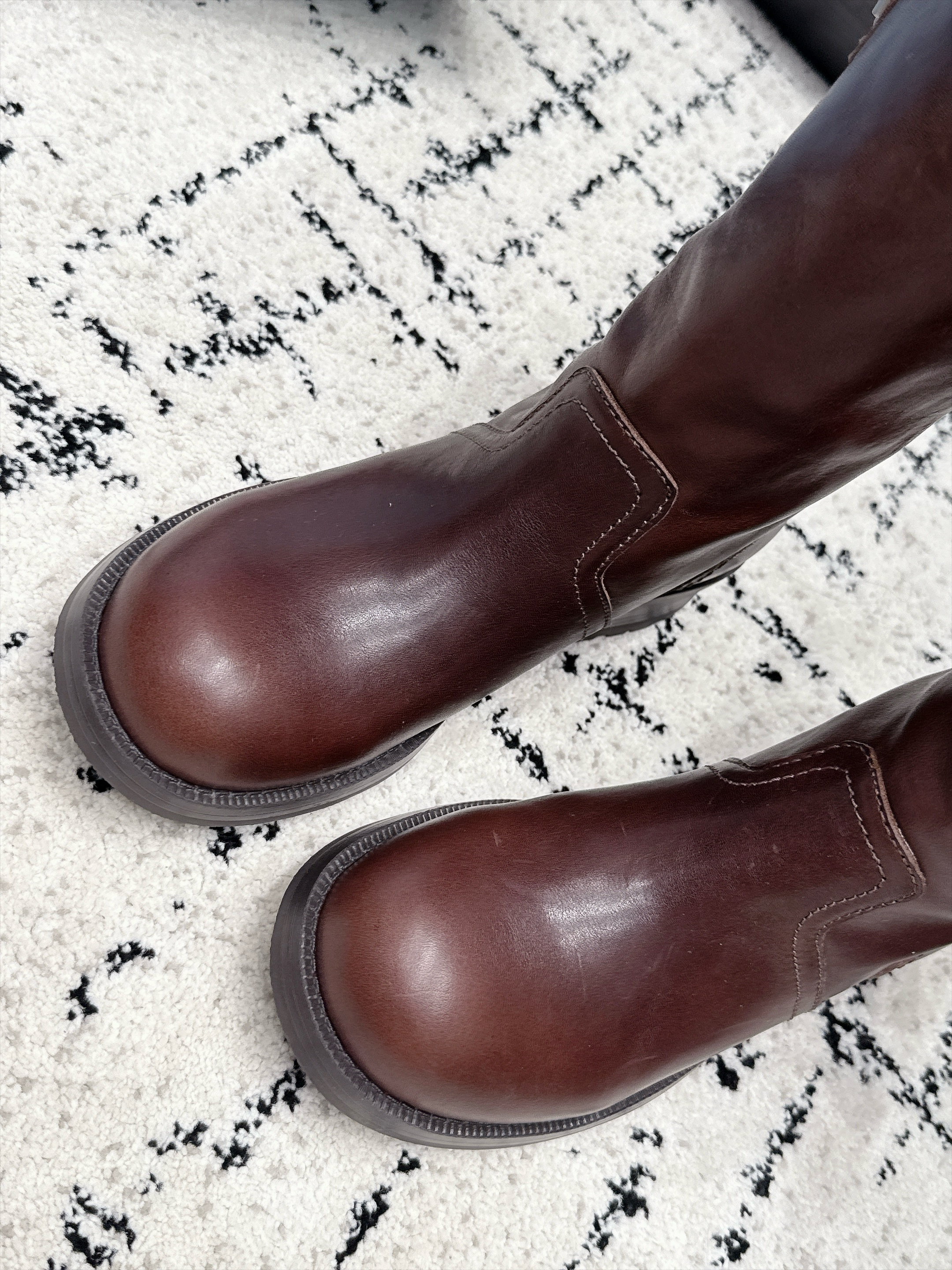 Сапоги женские Prada Leather Mid-Calf Boots тёмно-коричневого цвета