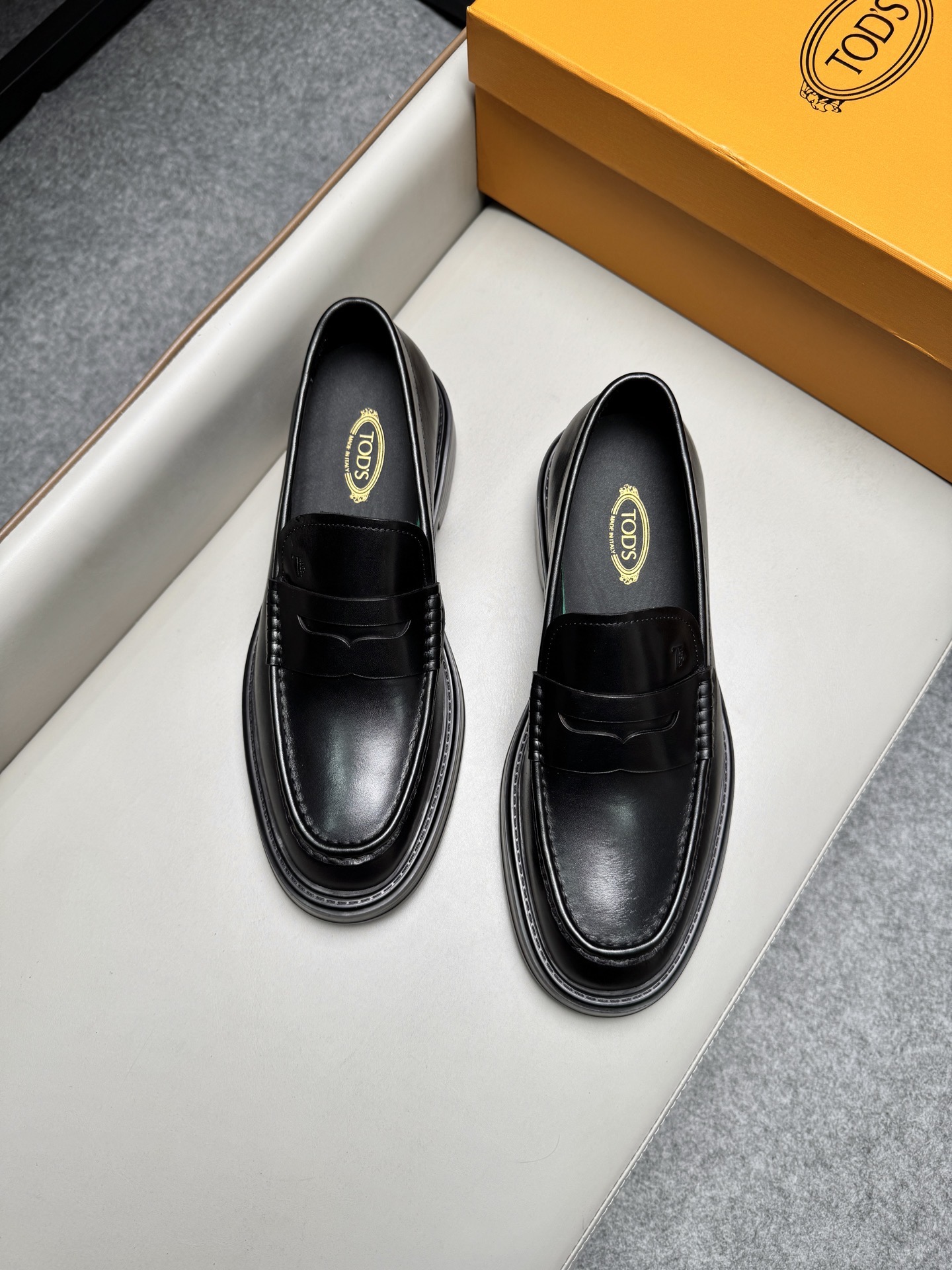 Лоферы мужские в стиле Tod’s чёрного цвета