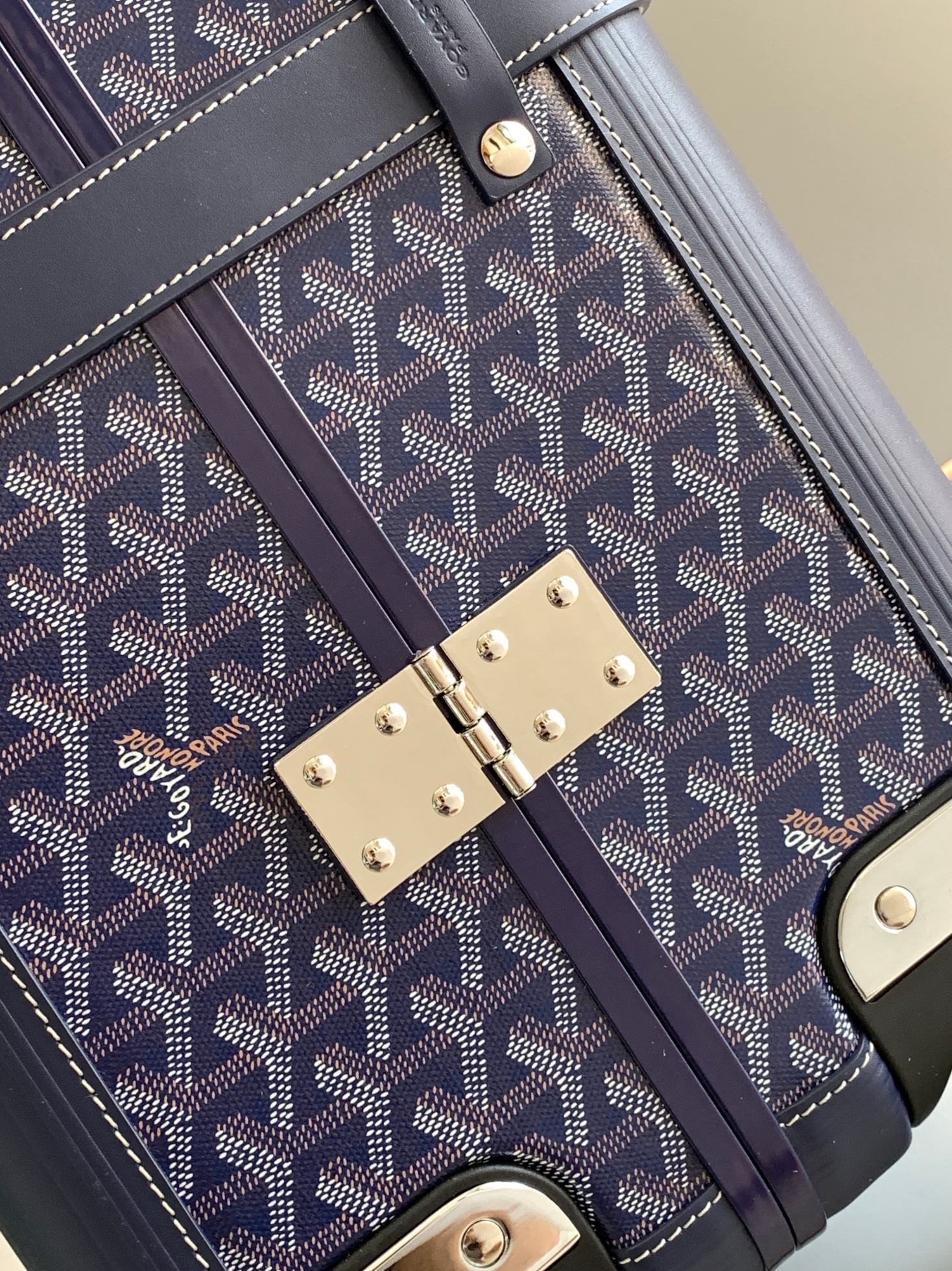 Чемодан Goyard Bourget PM тёмно-синего цвета