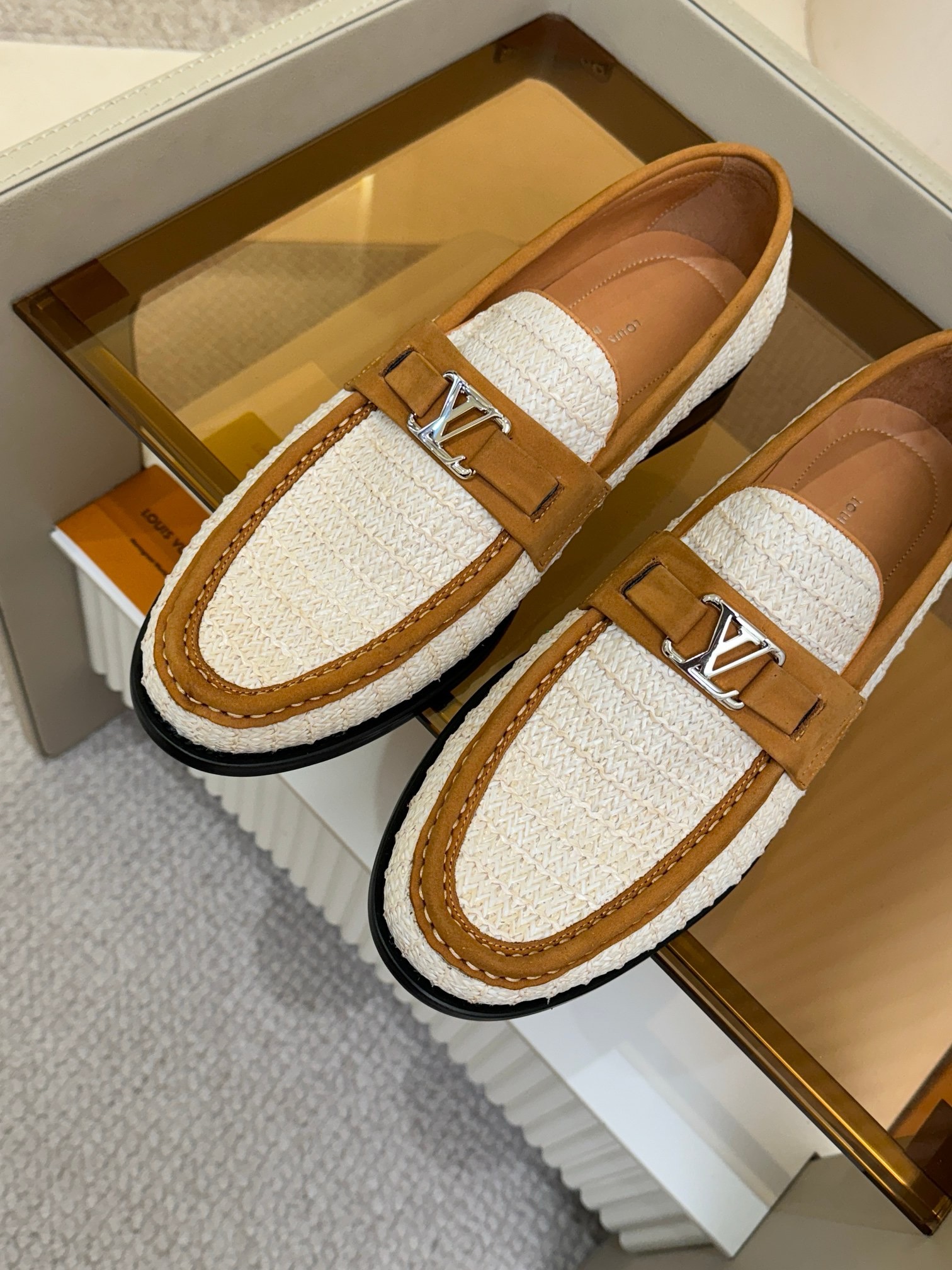 Лоферы мужские Louis Vuitton LV Initials бежево-коричневого цвета
