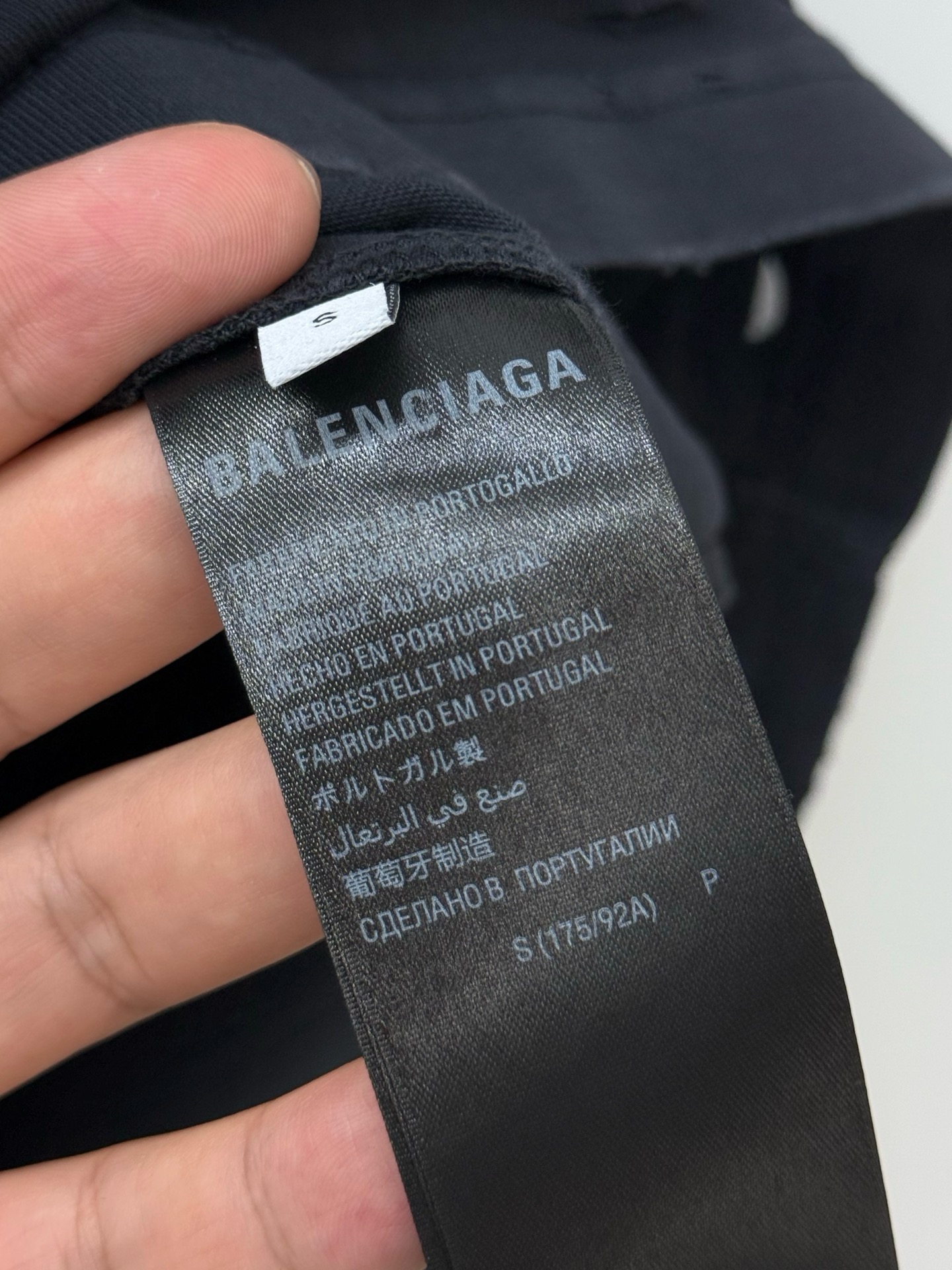 Футболка мужская Balenciaga Laurel Classic BB  чёрного цвета с вышивкой и отделкой пайетками