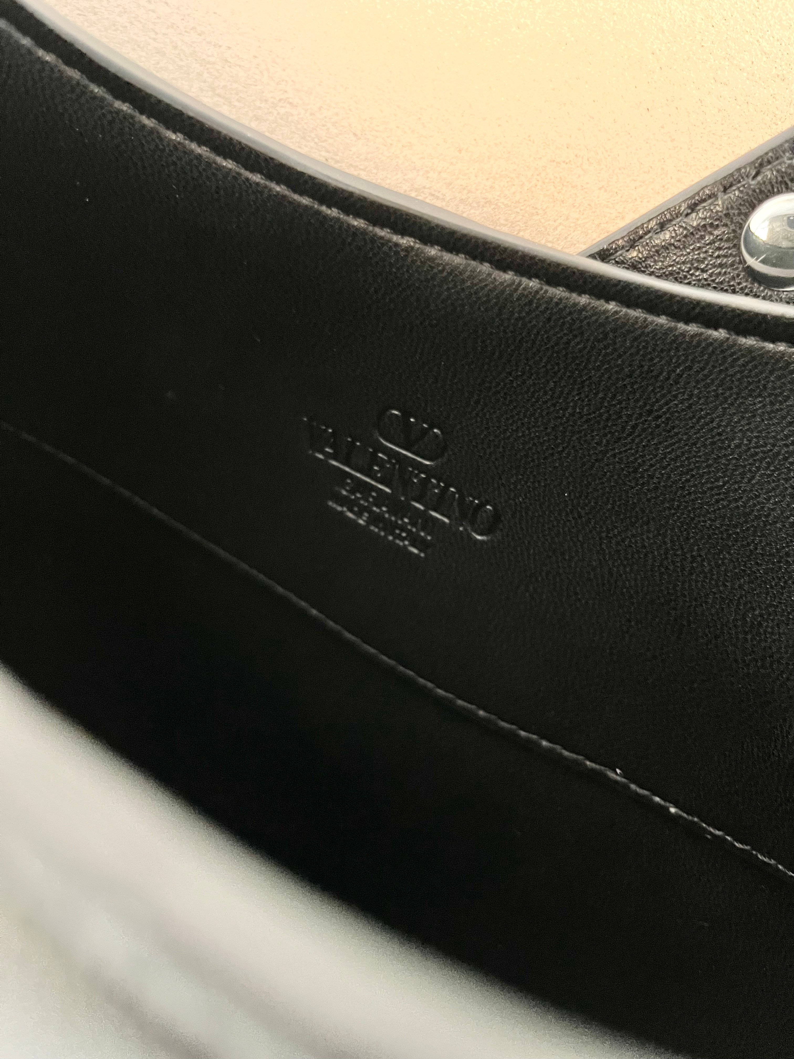 Сумка женская в стиле Valentino Garavani Hoboho Hobo чёрного цвета(35 cм)