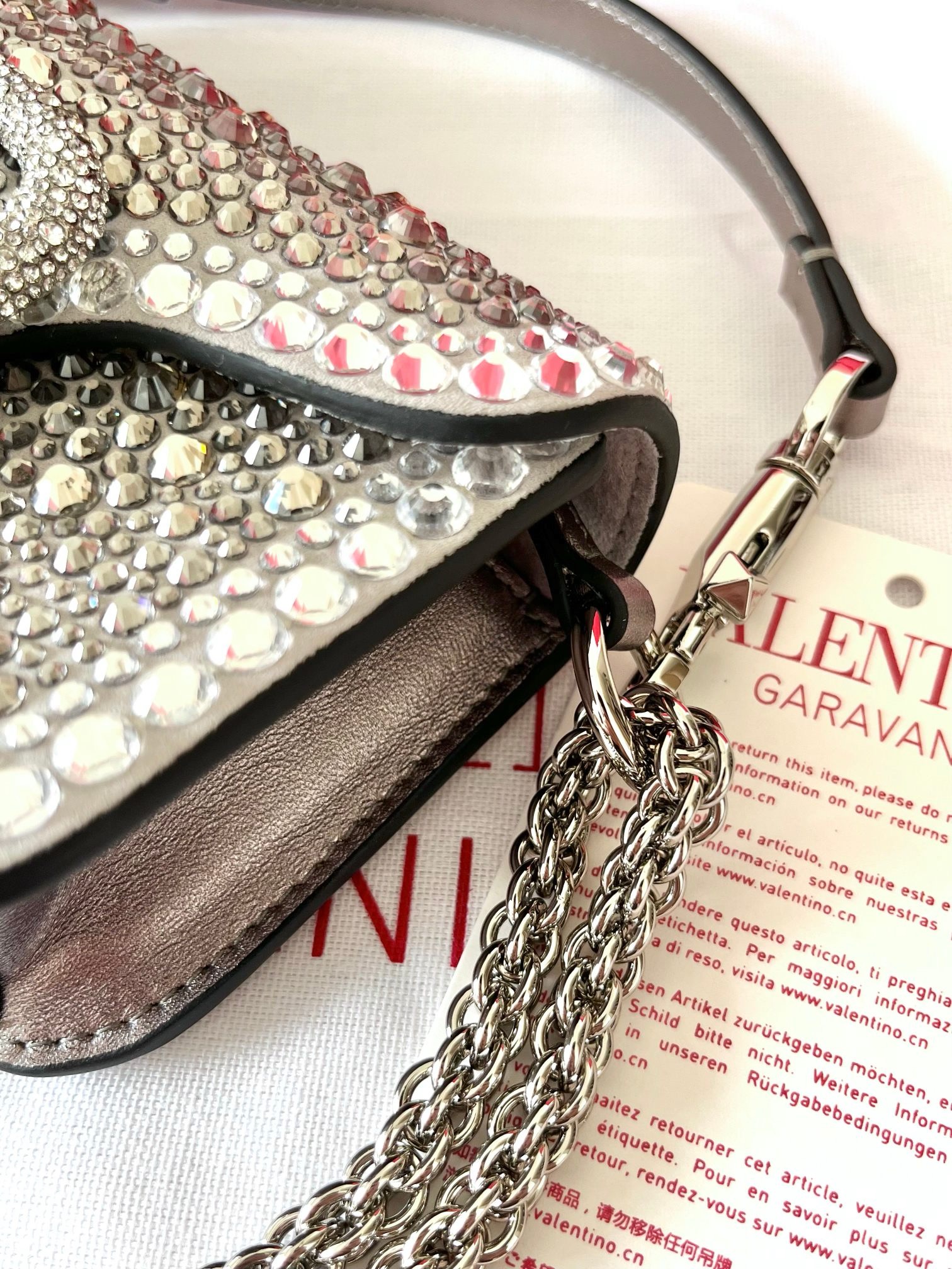 Сумка женская в стиле Valentino Loco со стразами серебристого цвета