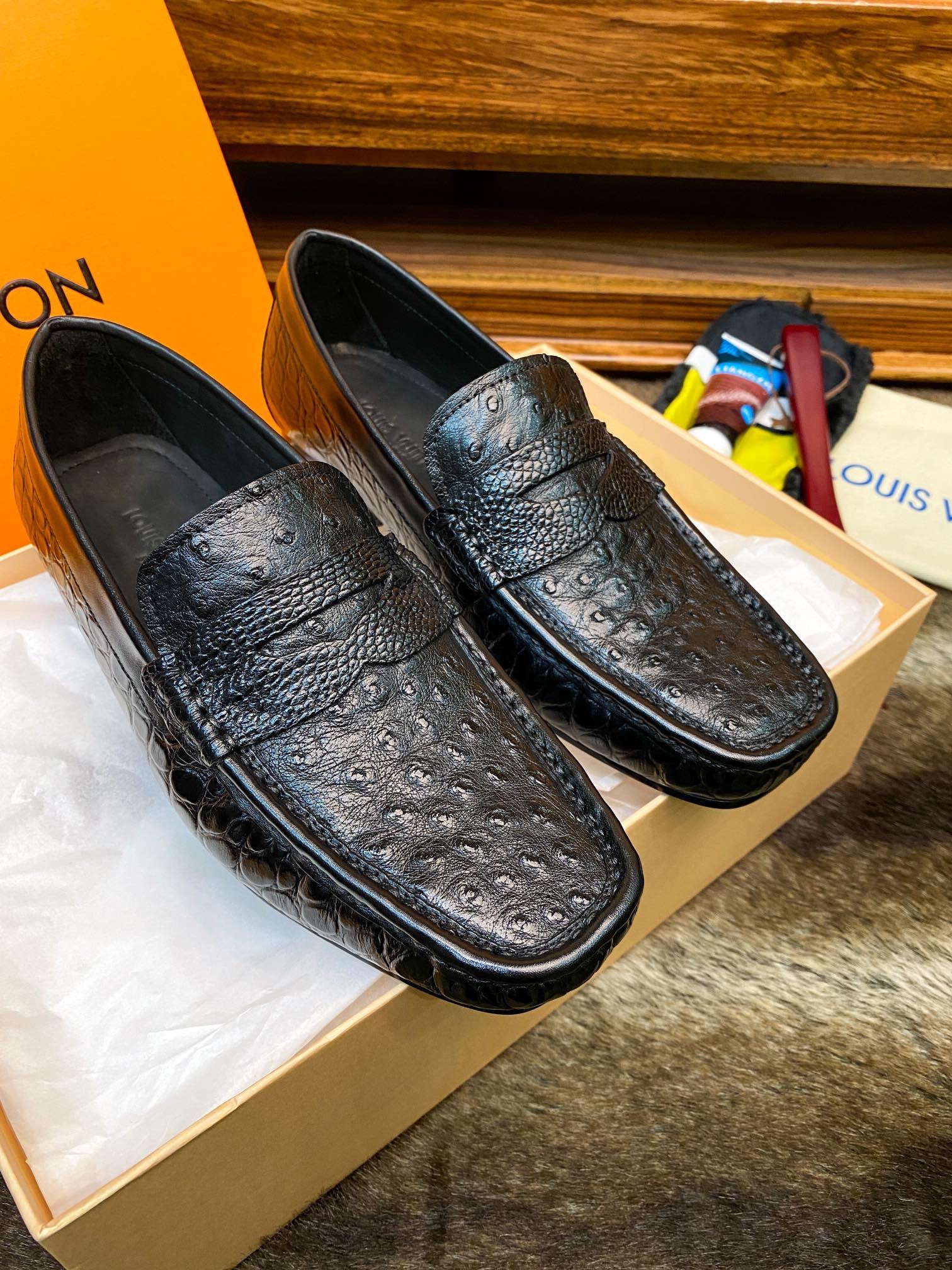 Лоферы мужские в стиле Louis Vuitton чёрного цвета