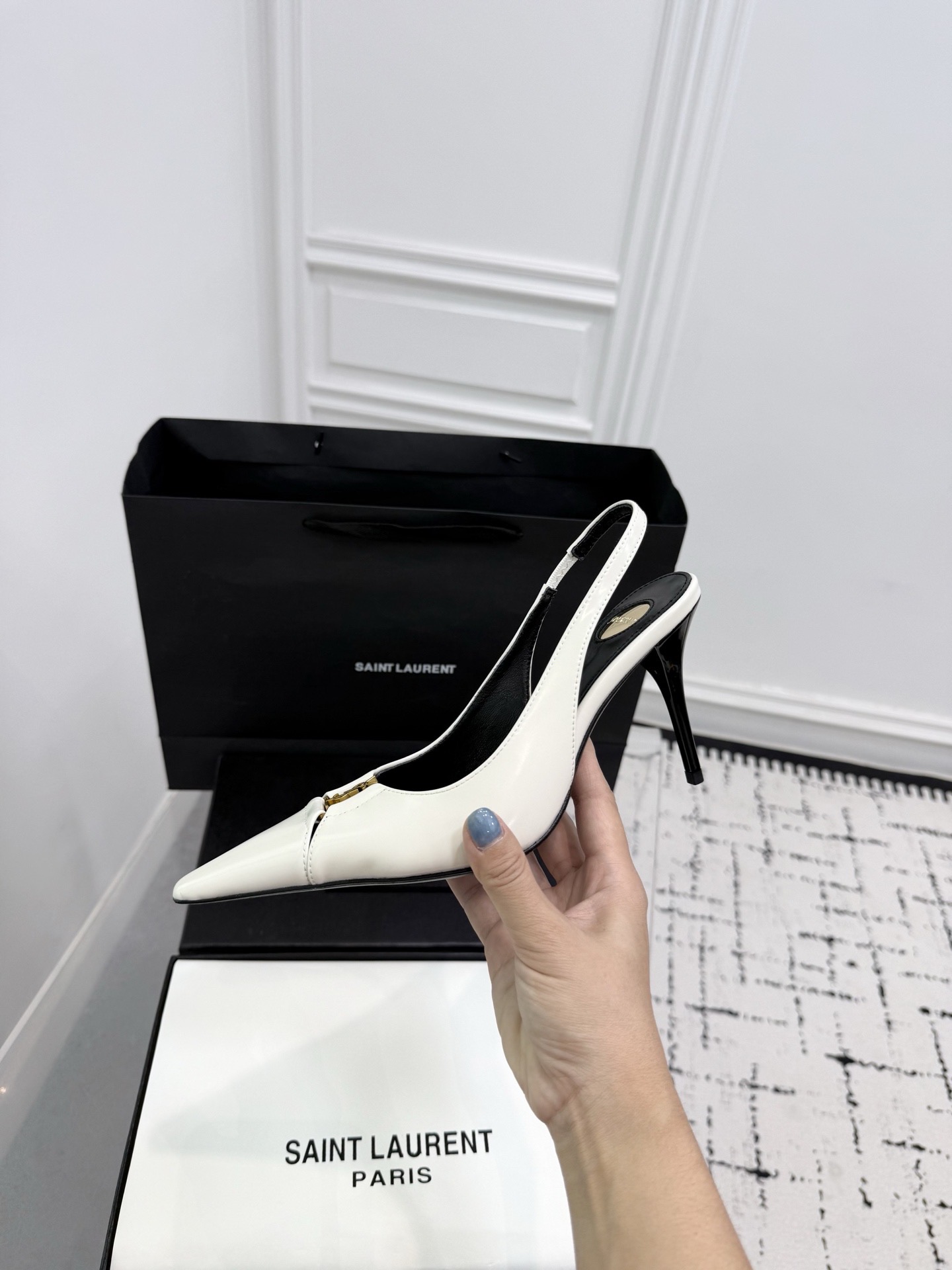 Туфли женские в стиле Saint Laurent Opyum белого цвета