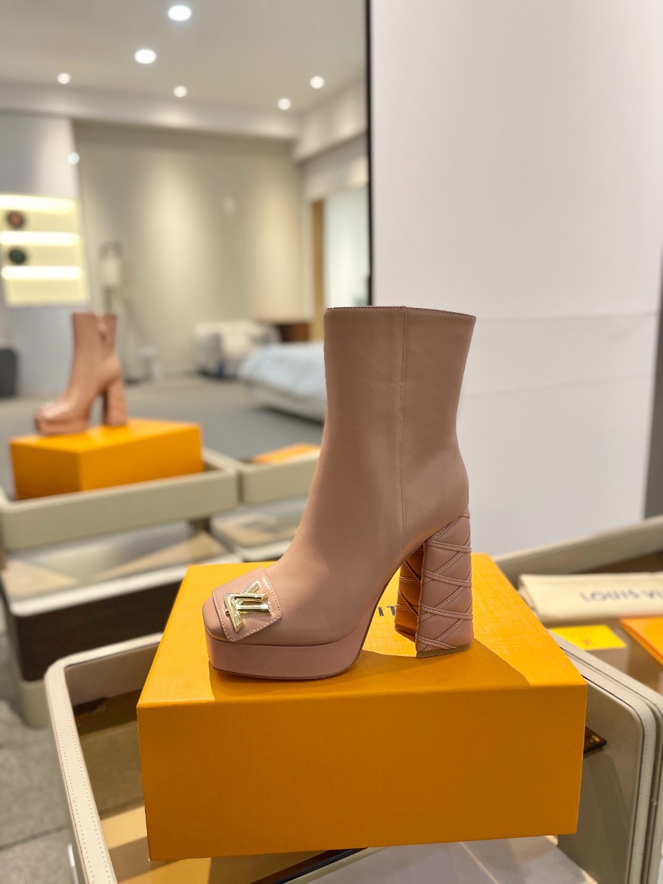 Ботильоны Louis Vuitton Shake Platform Ankle Boot пудрово-розового цвета