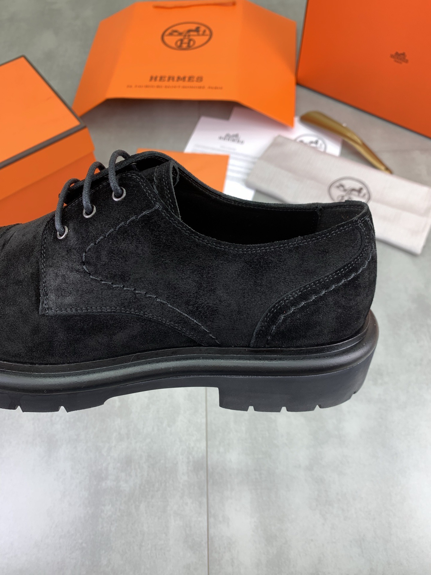 Дерби мужские в стиле Hermes из натуральной замши чёрного цвета