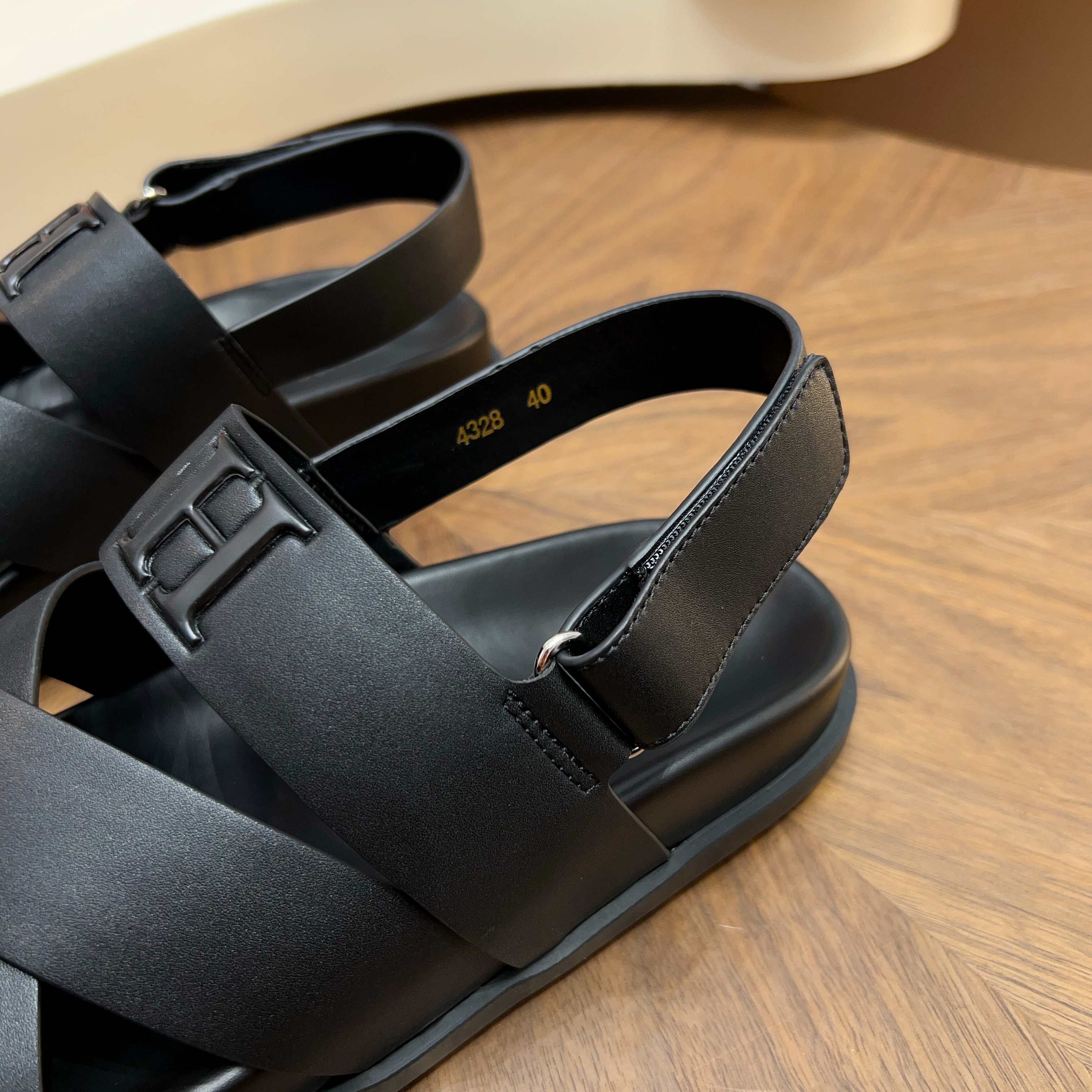 Сандалии мужские в стиле Hermès чёрного цвета