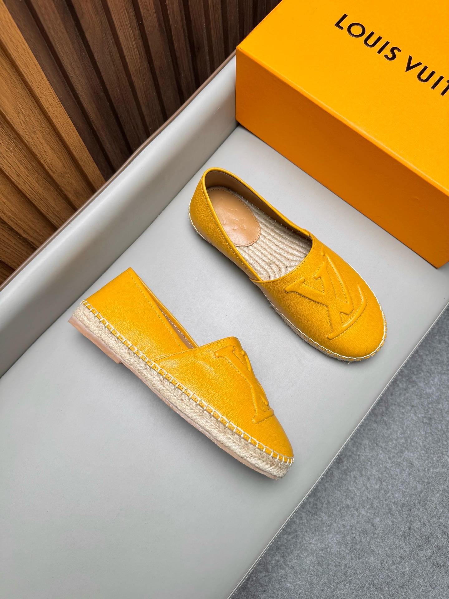 Эспадрильи мужские в стиле Louis Vuitton жёлтого цвета