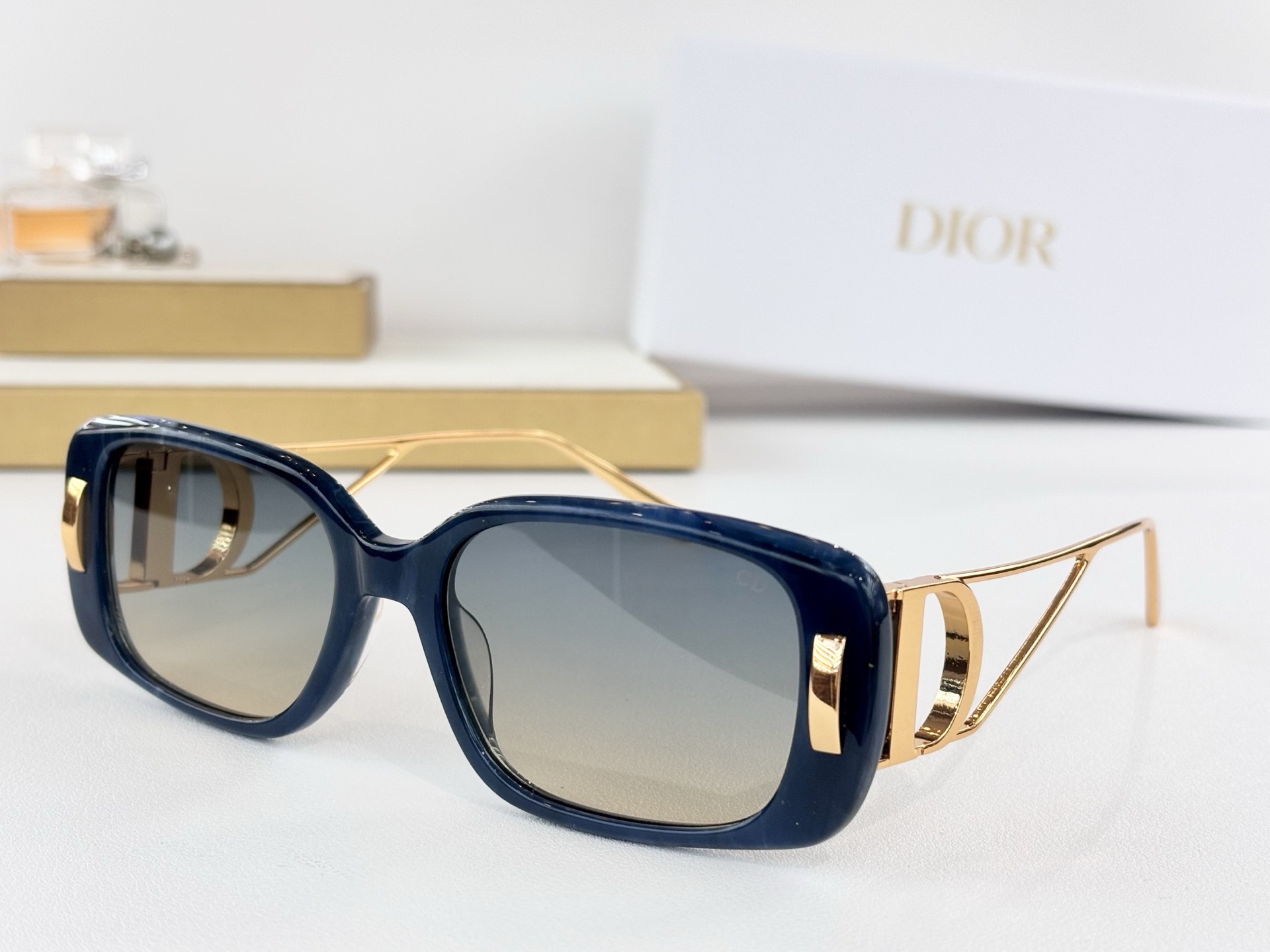 Очки солнцезащитные женские в стиле Dior DSGTA47UCK