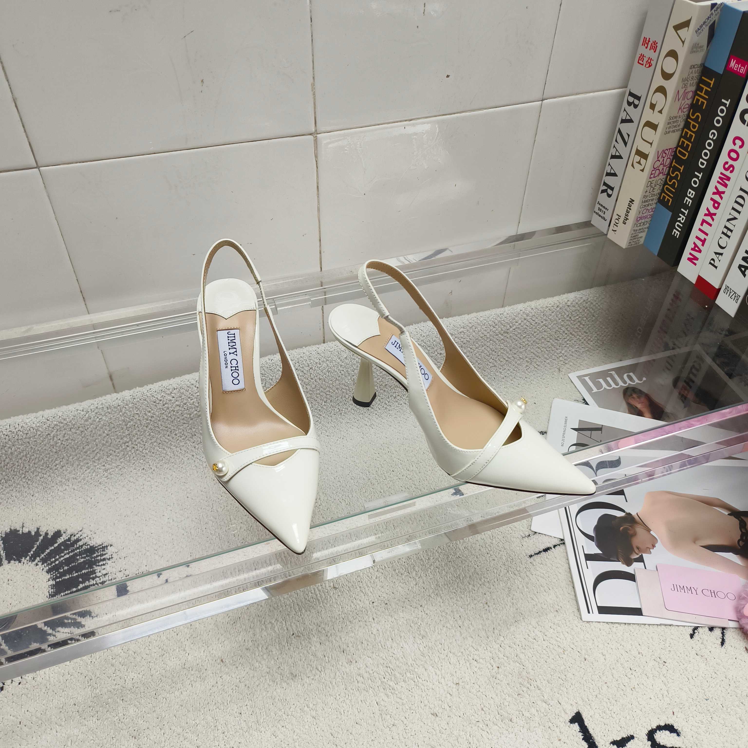 Босоножки женские в стиле Jimmy Choo Ray белого цвета