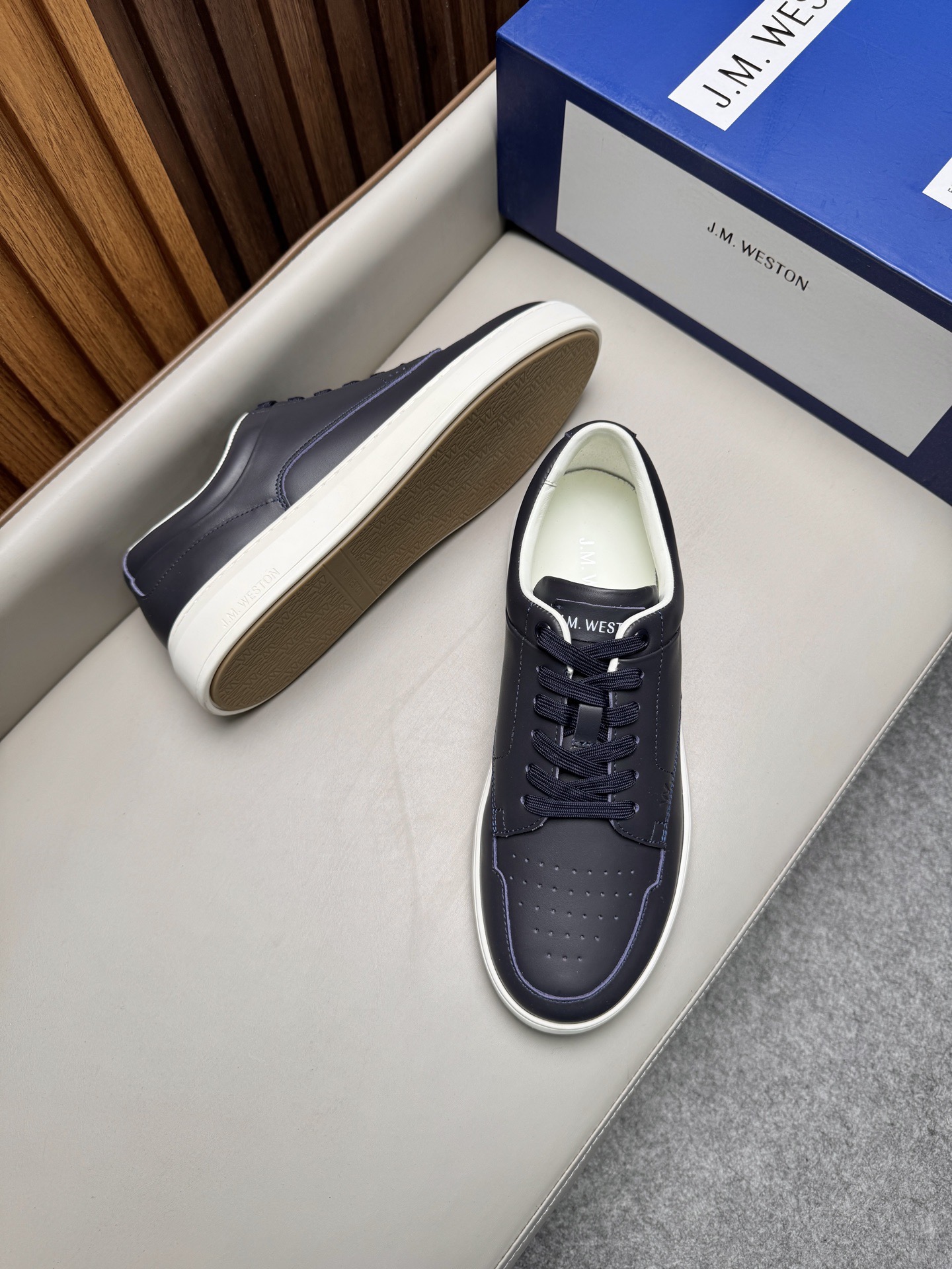 Кеды мужские в стиле J.M. Weston темно-синего цвета