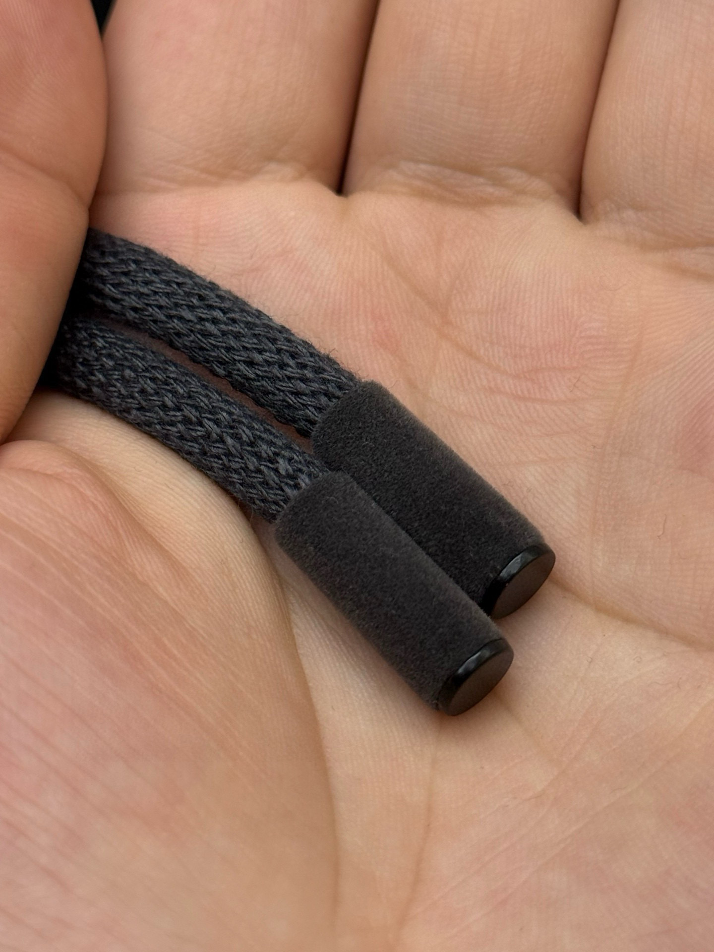 Брюки мужские спортивные из смешанной ткани чёрно-серого цвета с отделкой в рубчик