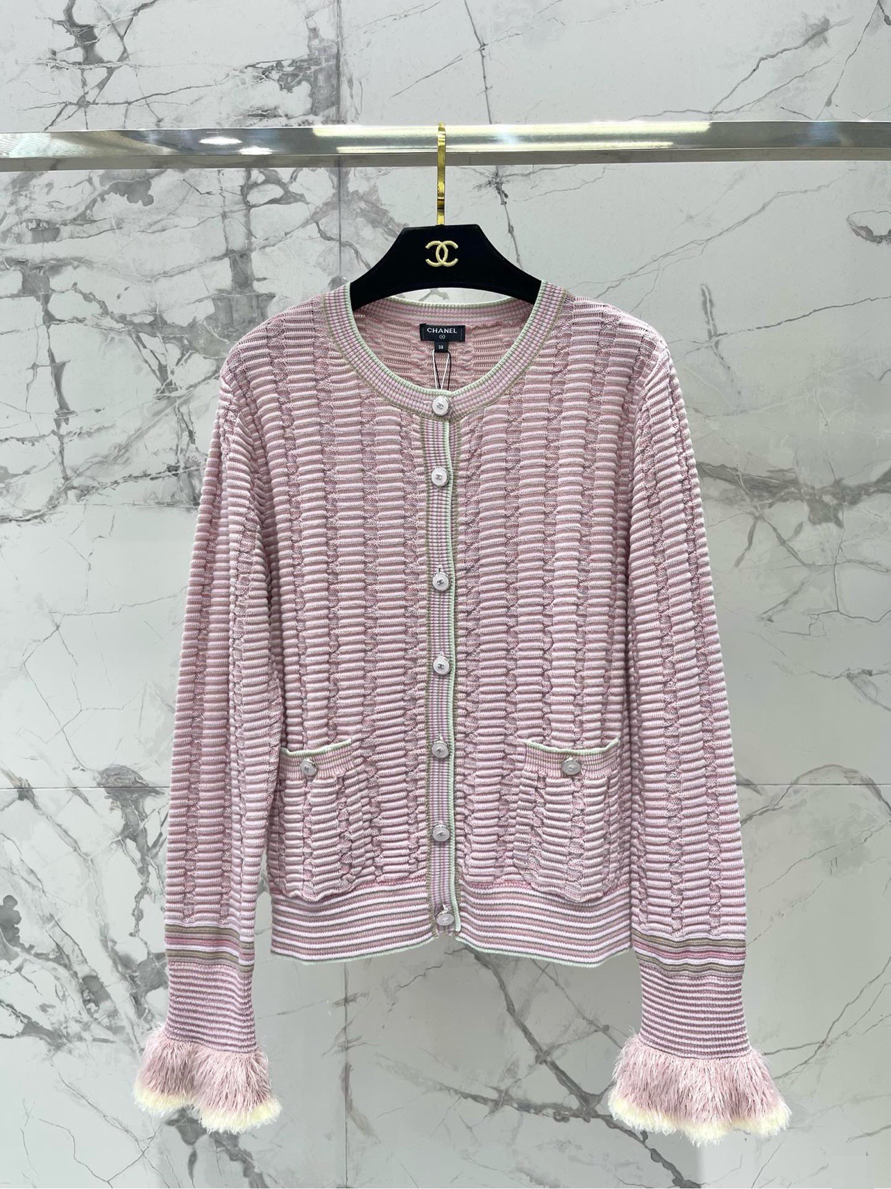 Кардиган женский в стиле Chanel из трикотажа розового цвета с контрастной отделкой