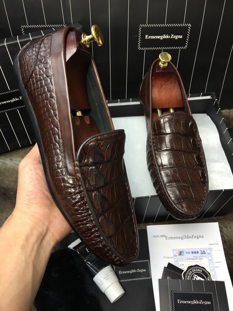 Лоферы мужские в стиле Zegna из кожи крокодила коричневого цвета