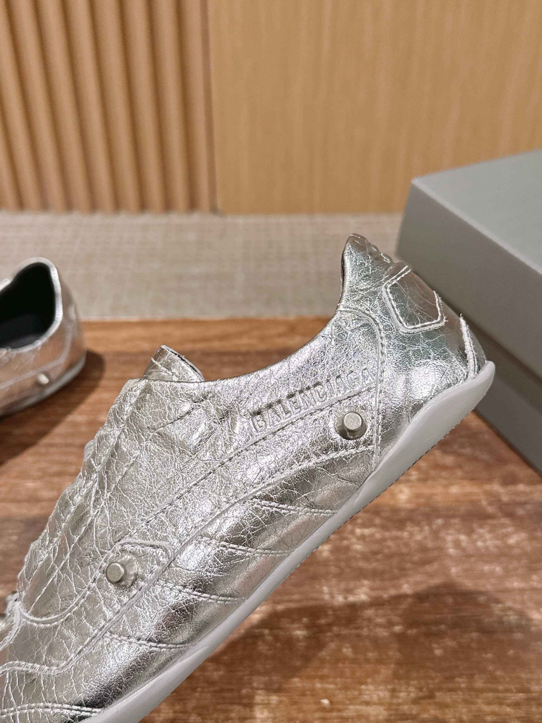 Кеды женские Balenciaga Soccer серебристого цвета