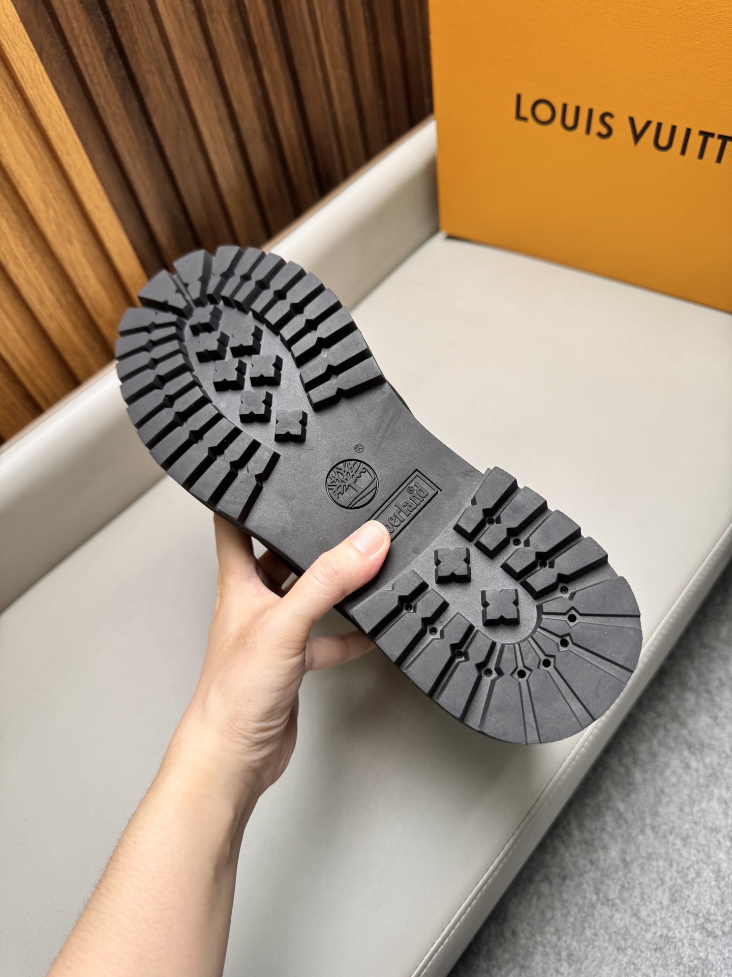 Ботинки мужские Louis Vuitton LV Remix Combat Boot чёрного цвета