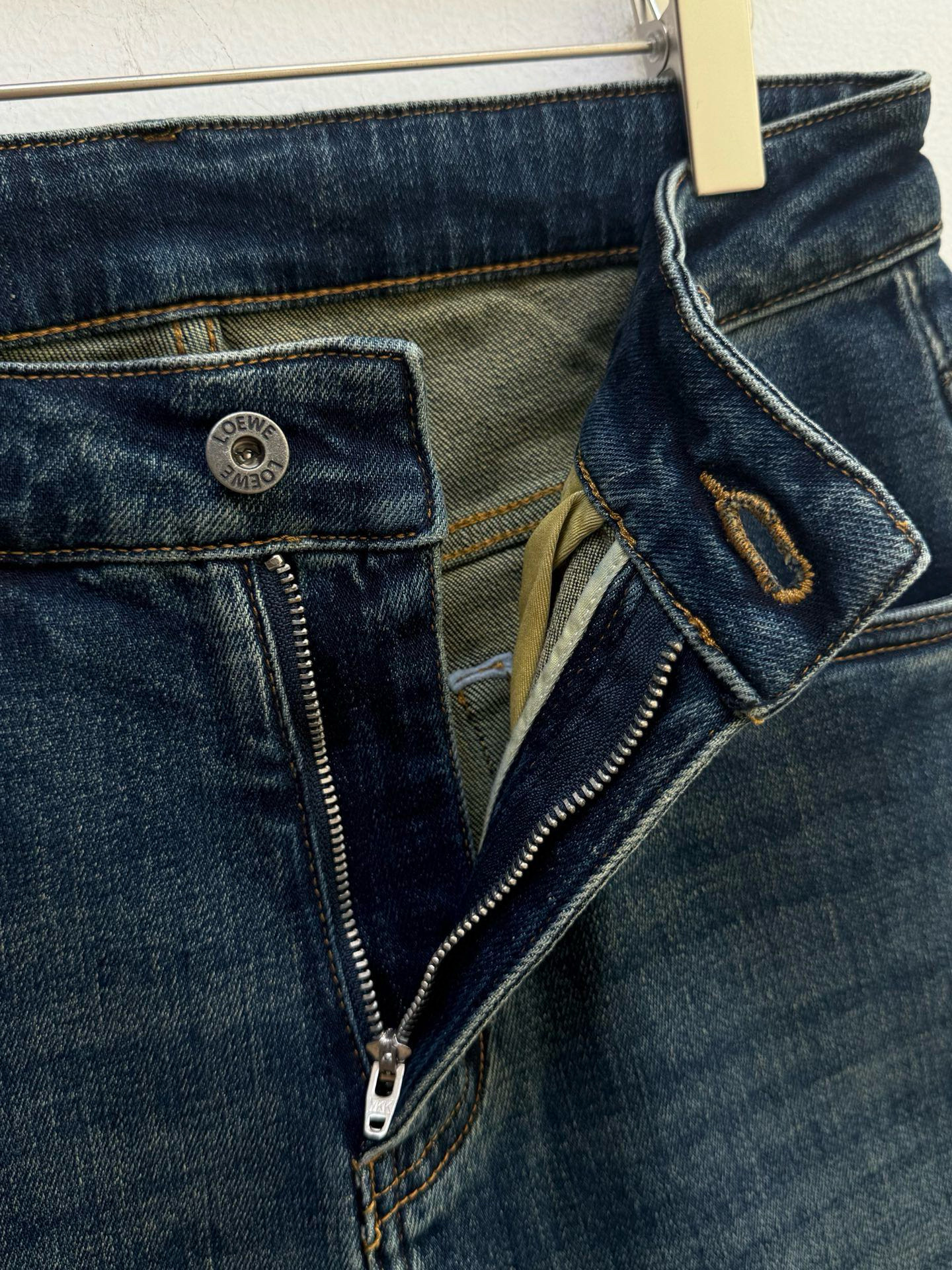 Джинсы мужские в стиле Loewe Loe из плотного хлопкового денима синего цвета