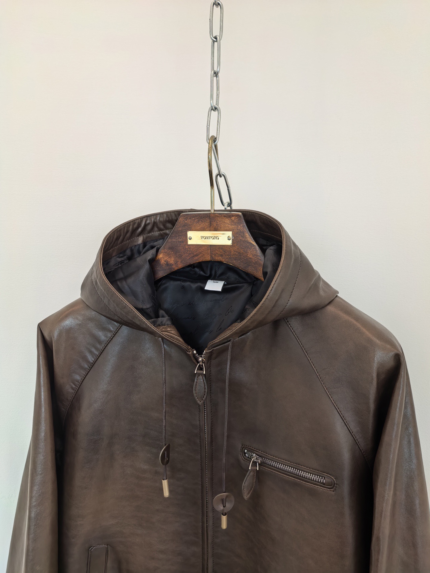 Куртка мужская в стиле Berluti из натуральной кожи коричневого цвета с капюшоном