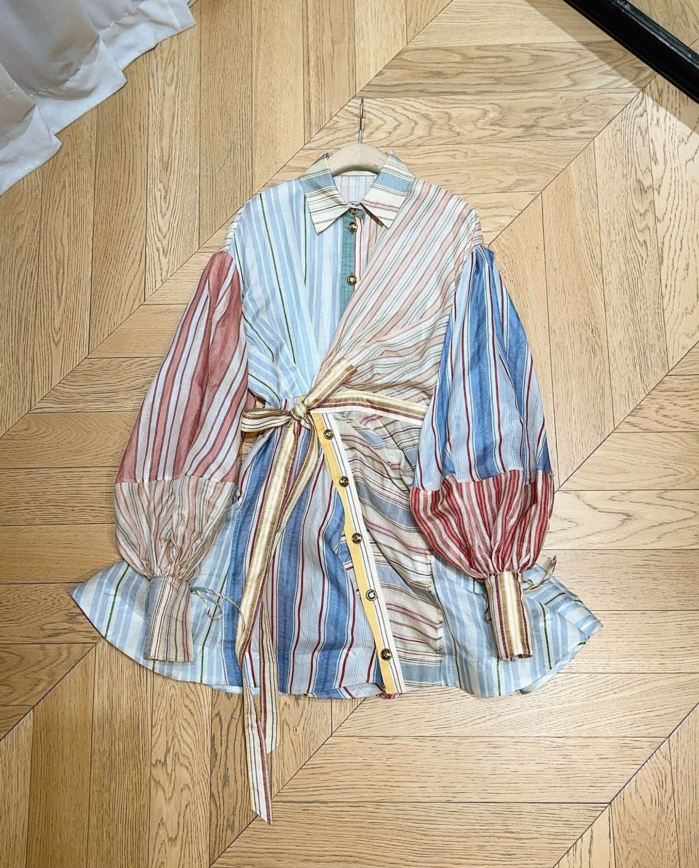 Платье женское в стиле Zimmermann из льна и шёлка мультиколор в полоску с поясом