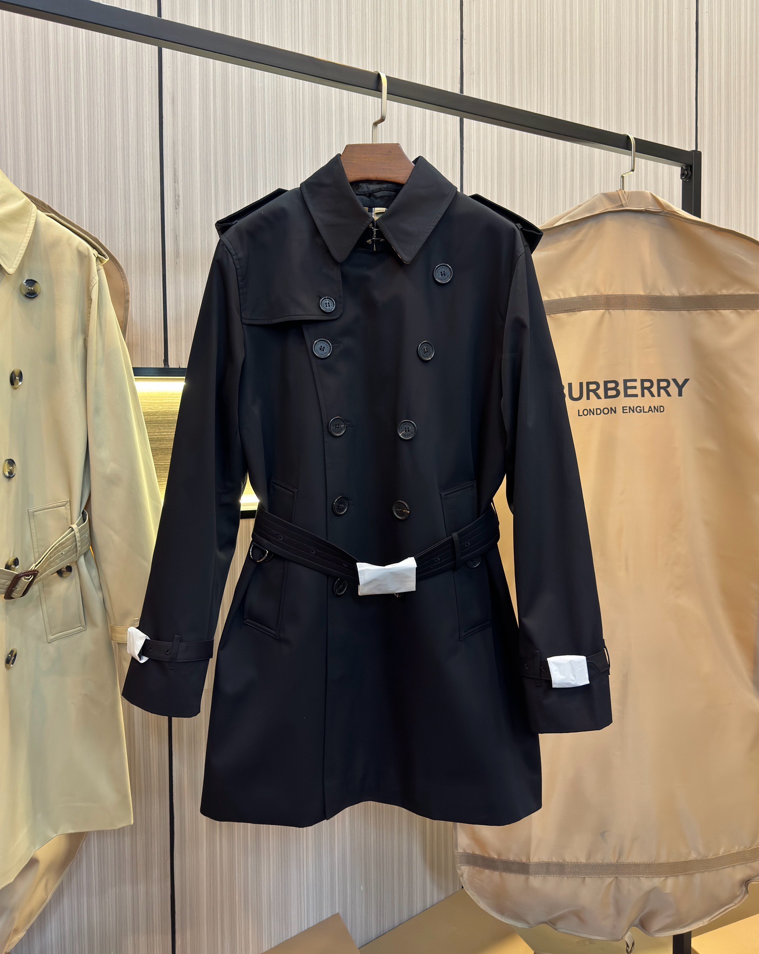 Тренч мужской Burberry Heritage Kensington Short чёрного цвета