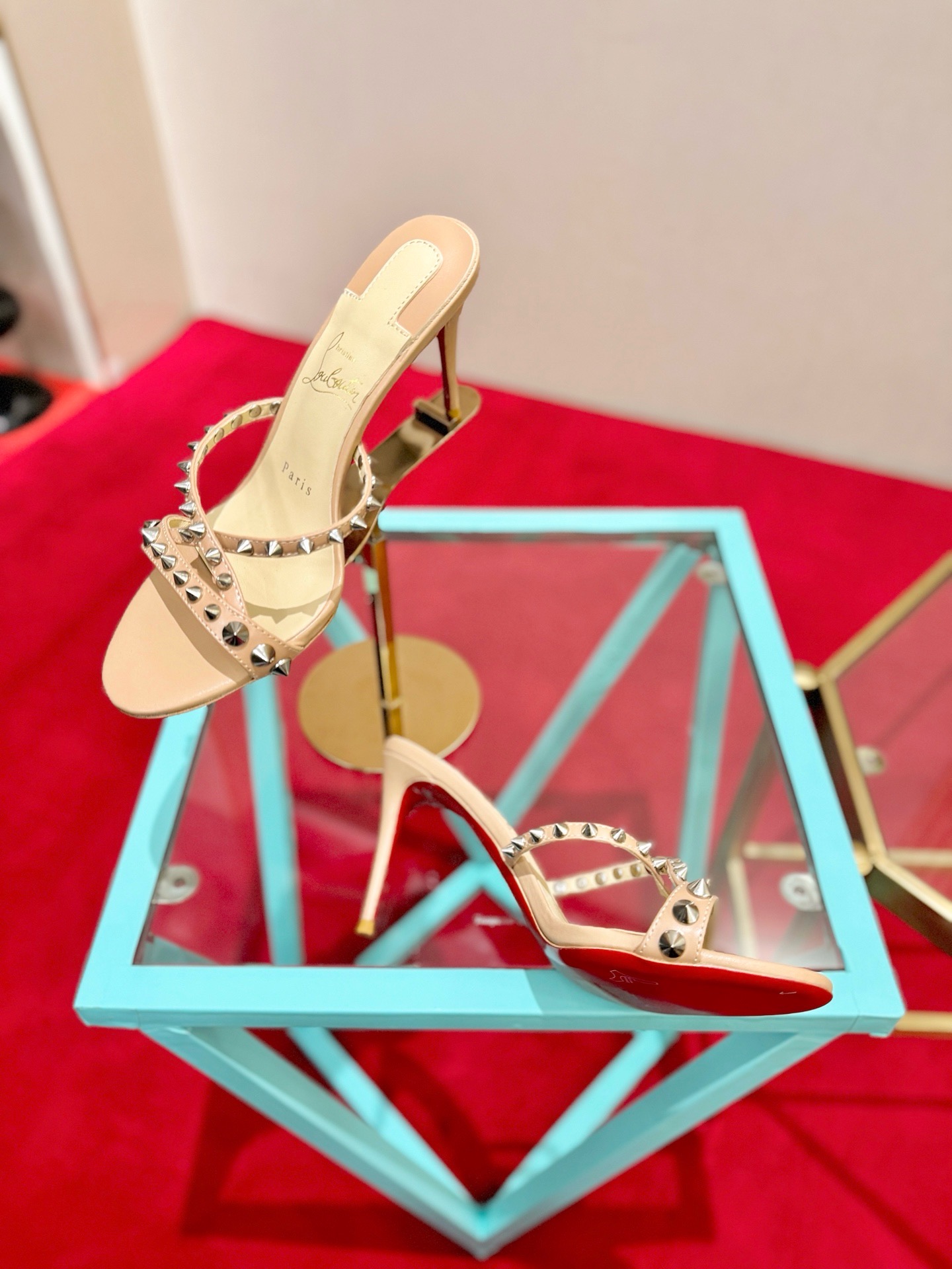 Мюли женские в стиле Christian Louboutin So Kate бежевого цвета