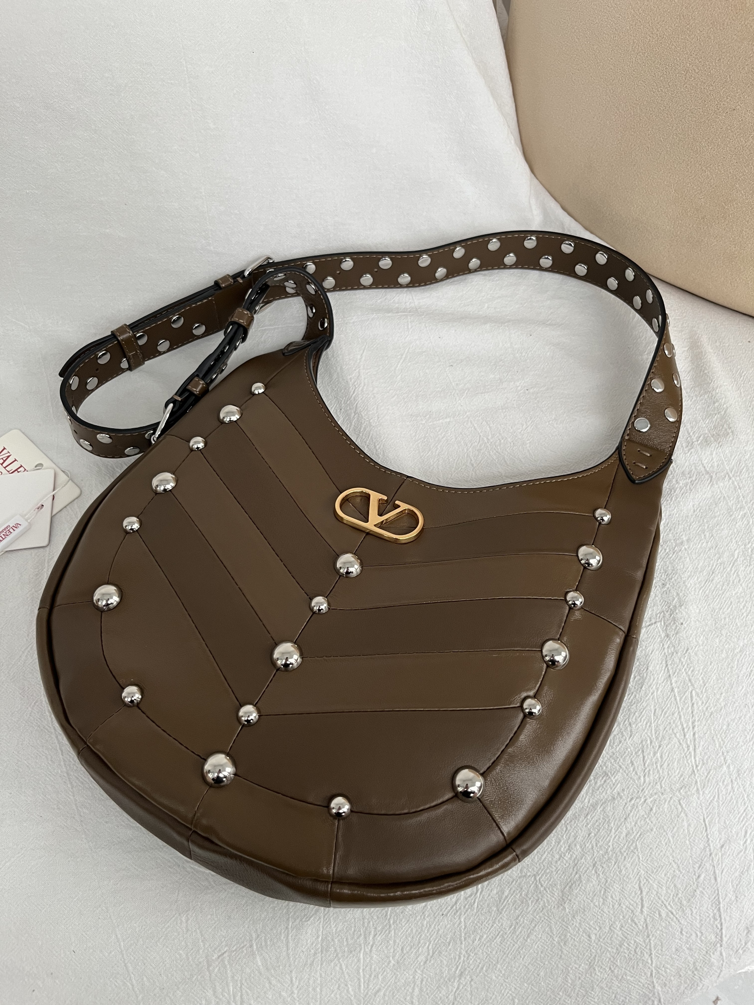 Сумка женская в стиле Valentino Garavani Hoboho Hobo коричневого цвета(28 см)