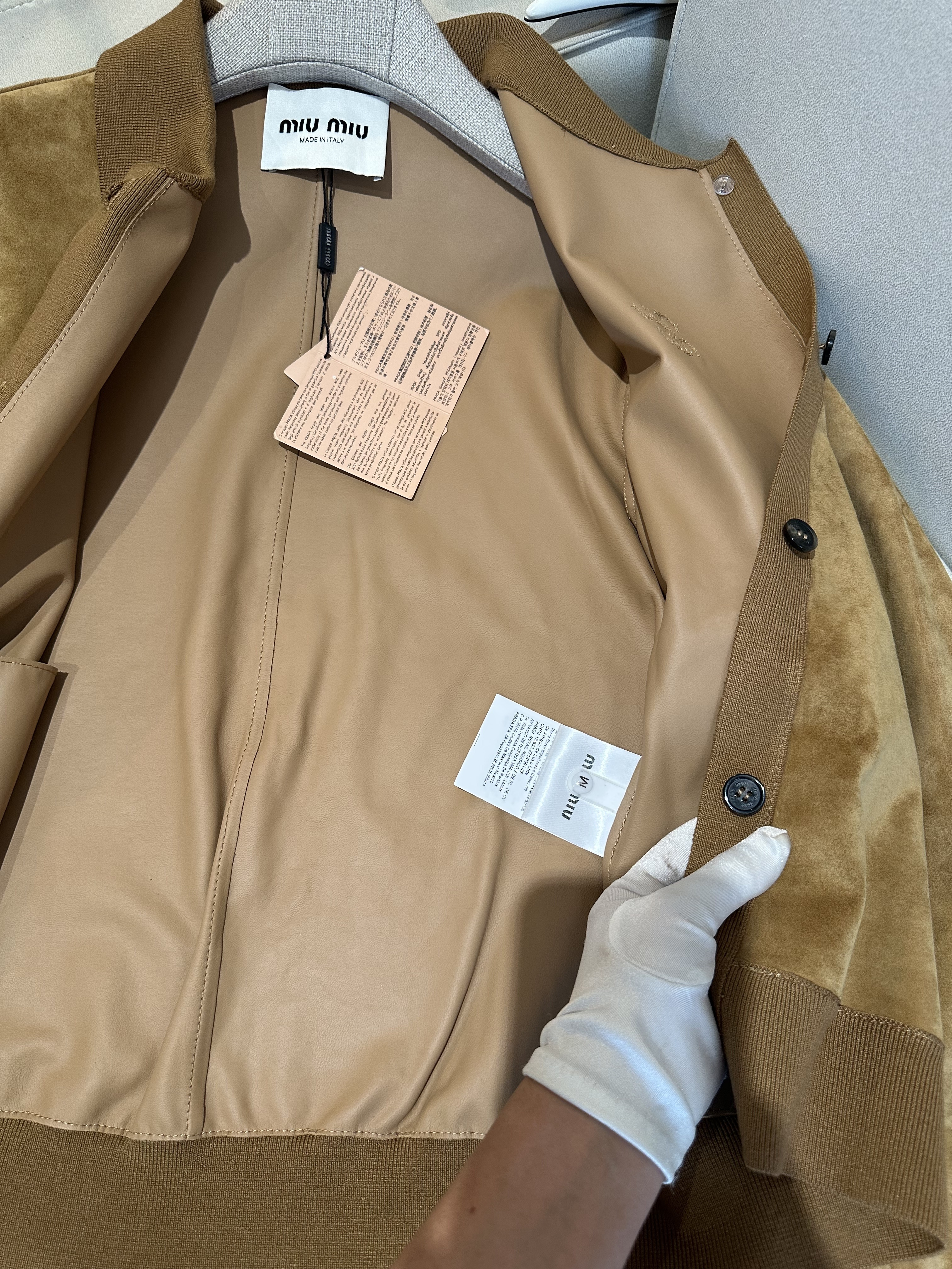 Куртка женская Miu Miu бежево-коричневого цвета с трикотажной отделкой