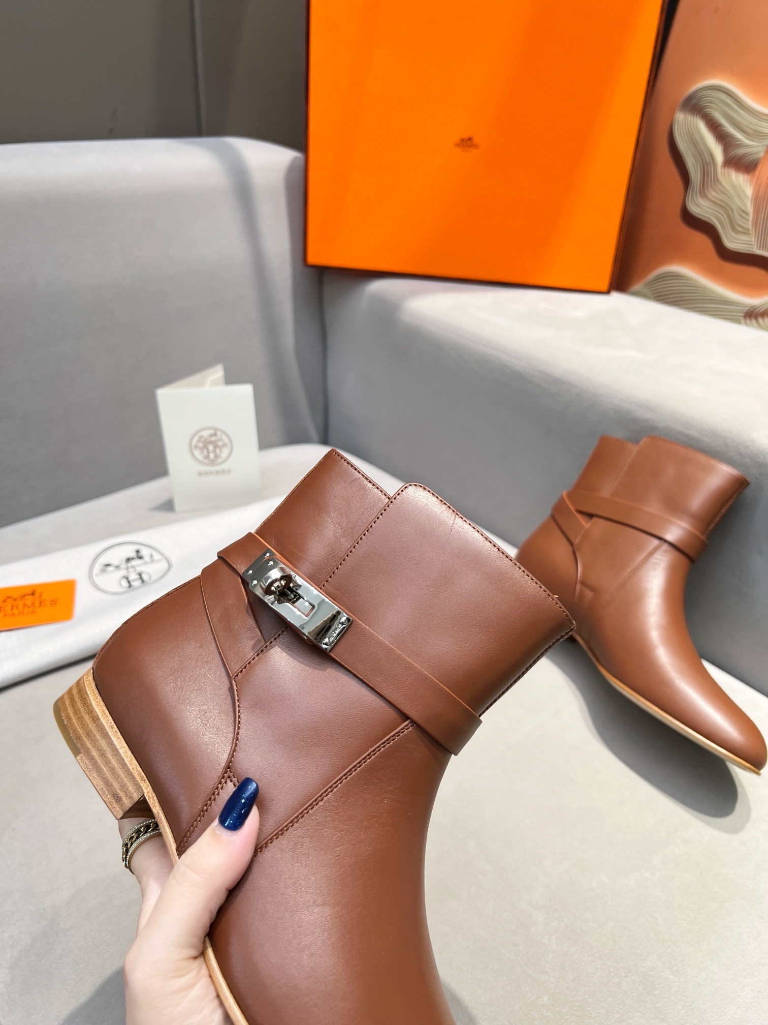 Ботильоны женские Hermès Kelsy коричневого цвета
