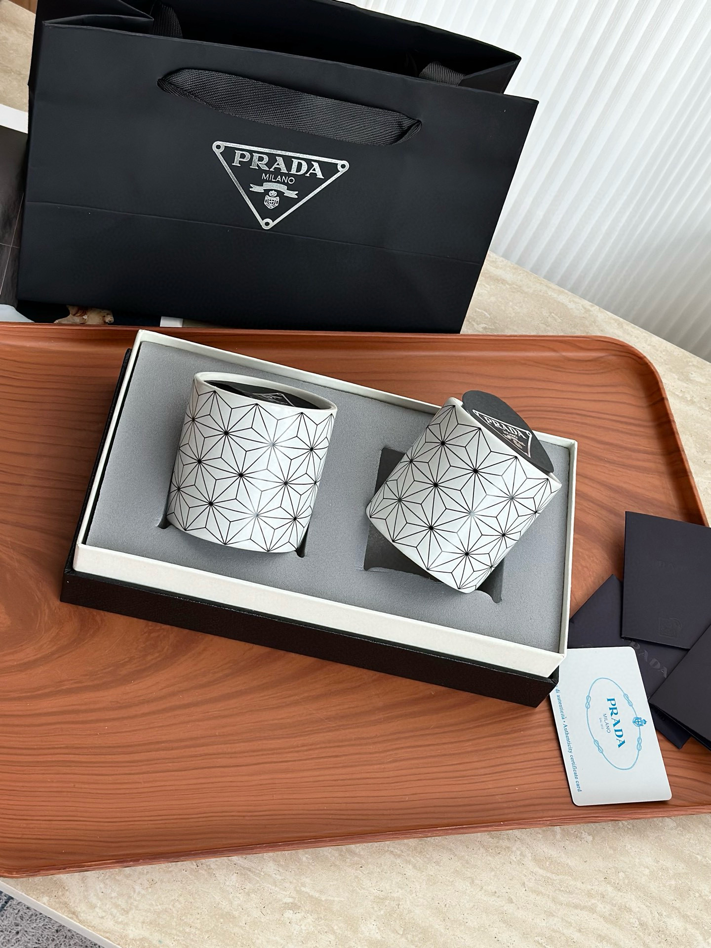  Свечи ароматические в стиле Prada, белый геометрический набор из 2 шт.