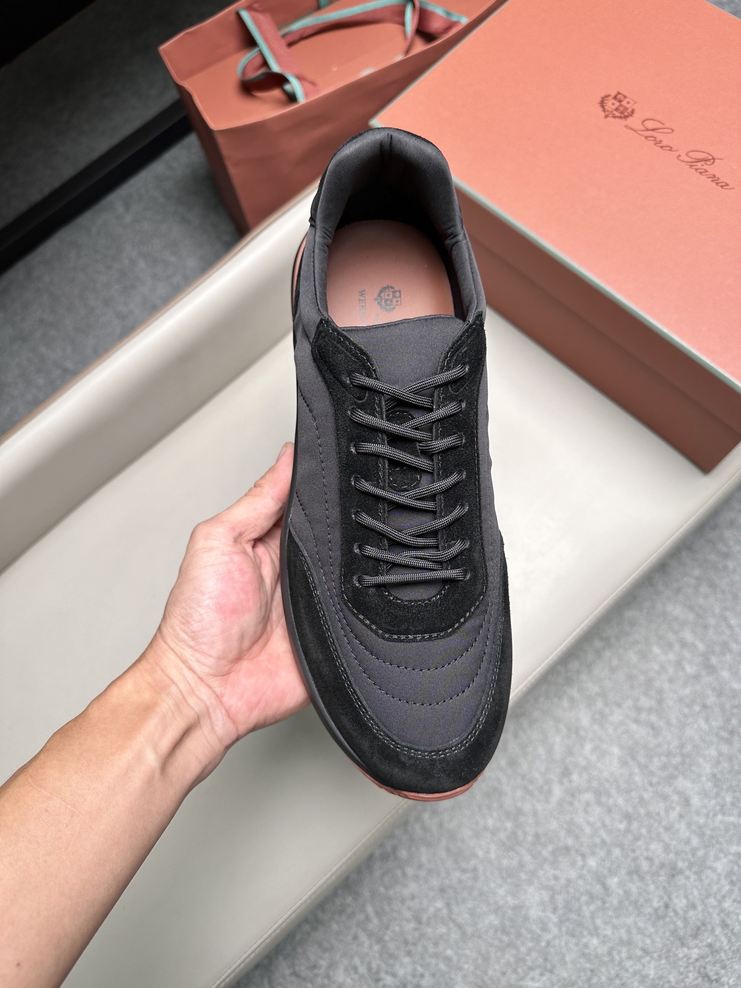 Кроссовки мужские в стиле Loro Piana черного цвета