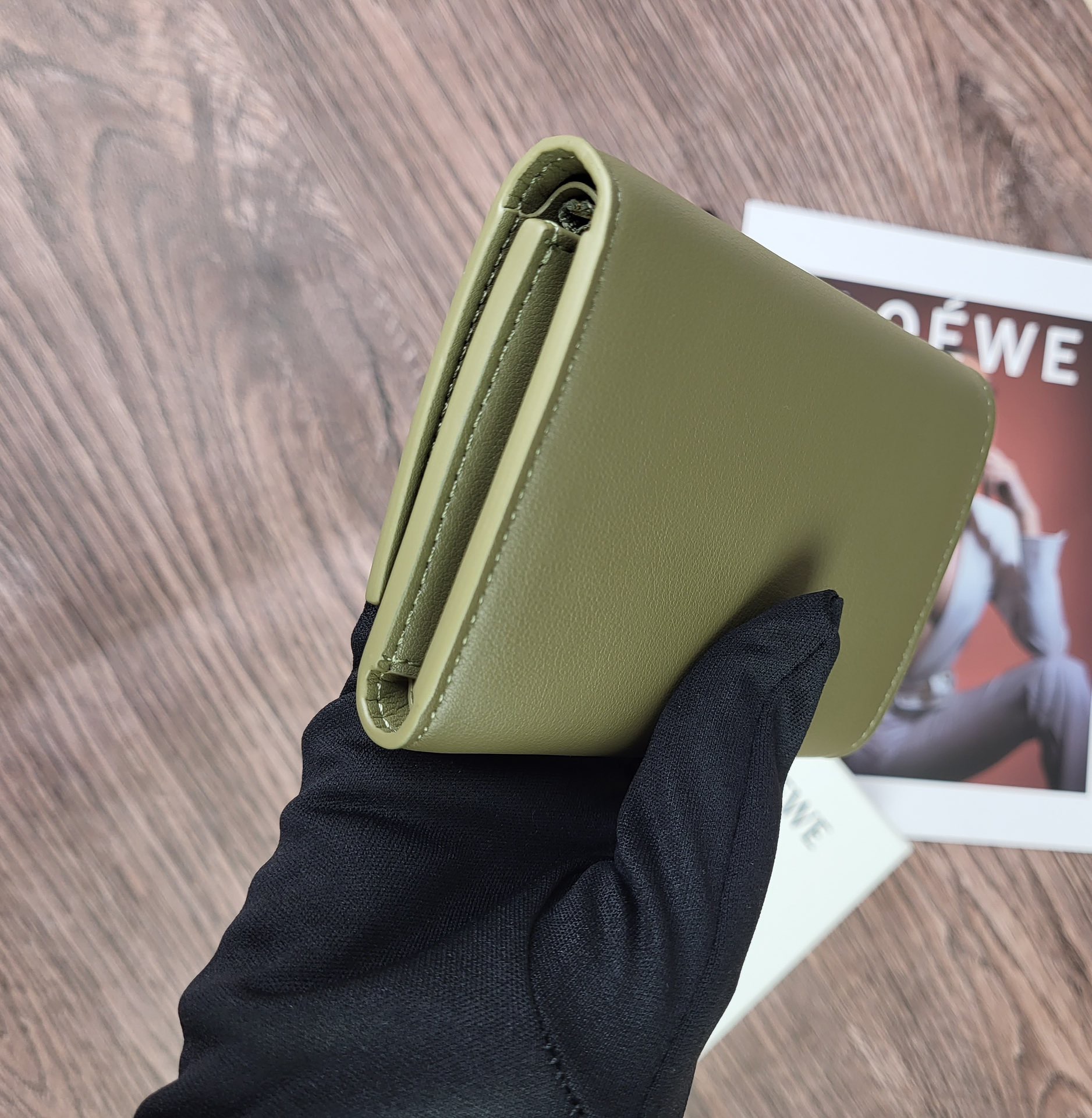 Кошелёк женский в стиле Loewe L1104 зелёного цвета