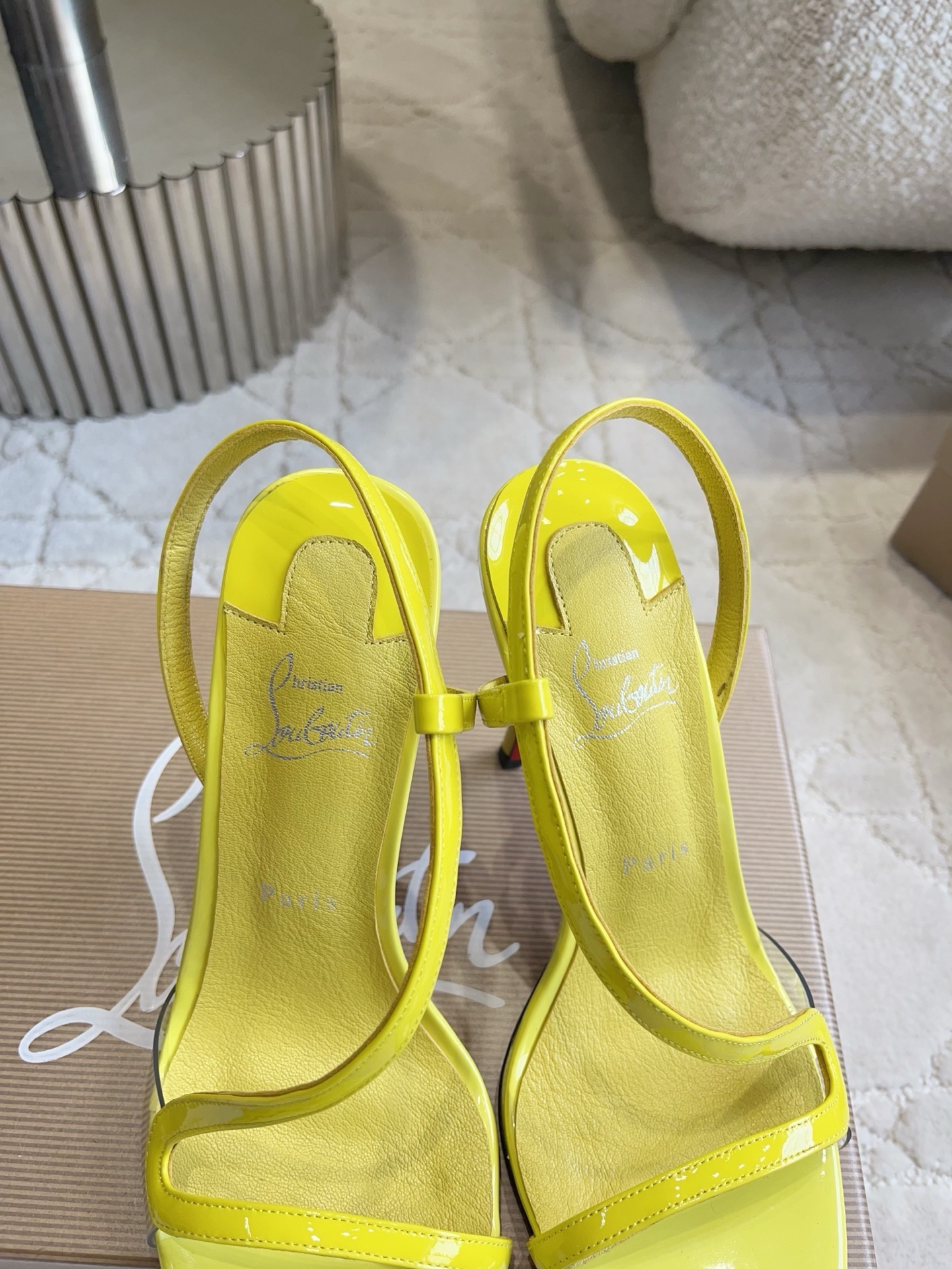 Босоножки женские в стиле Christian Louboutin So Kate желтого цвета