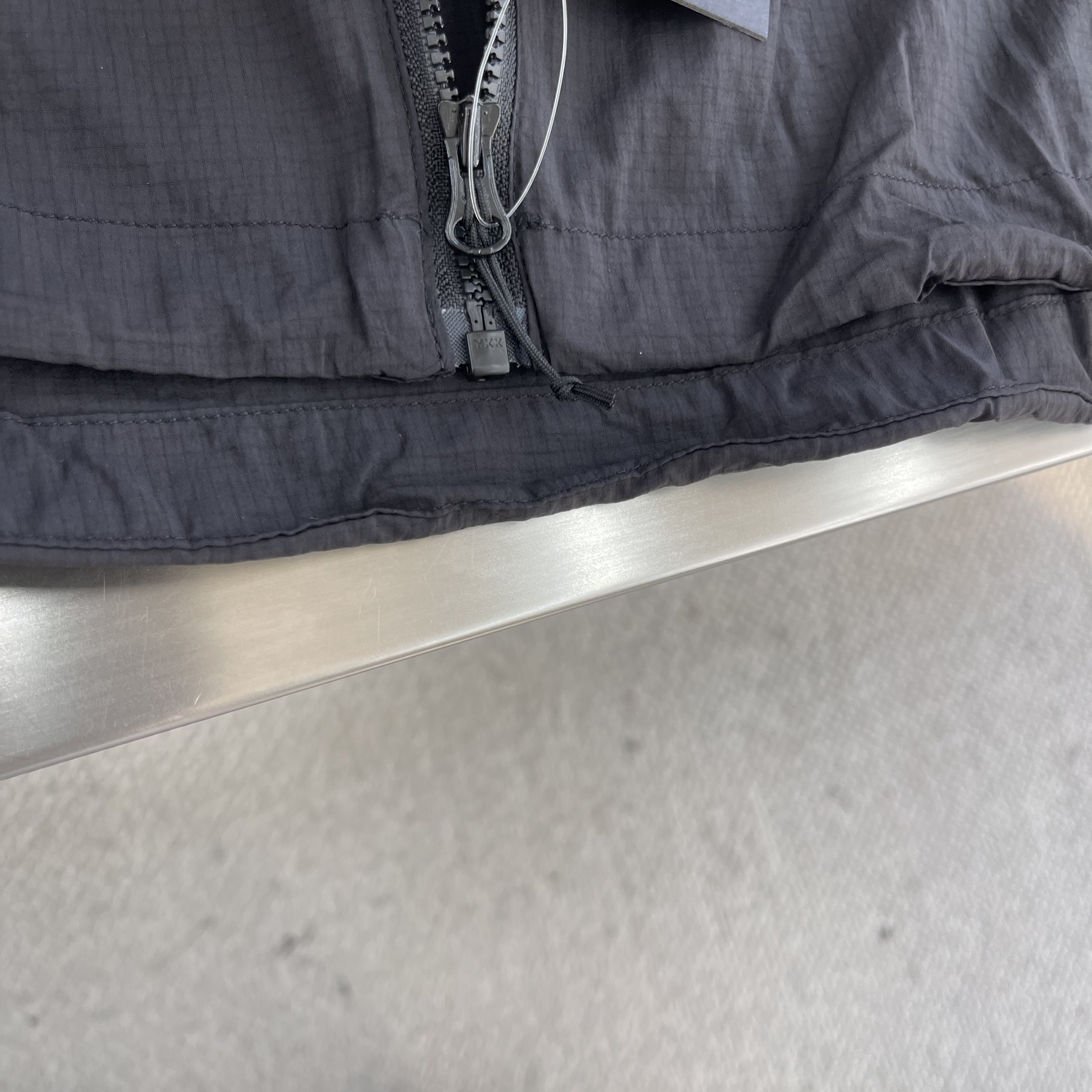Куртка мужская в стиле Arc'teryx с капюшоном чёрного цвета