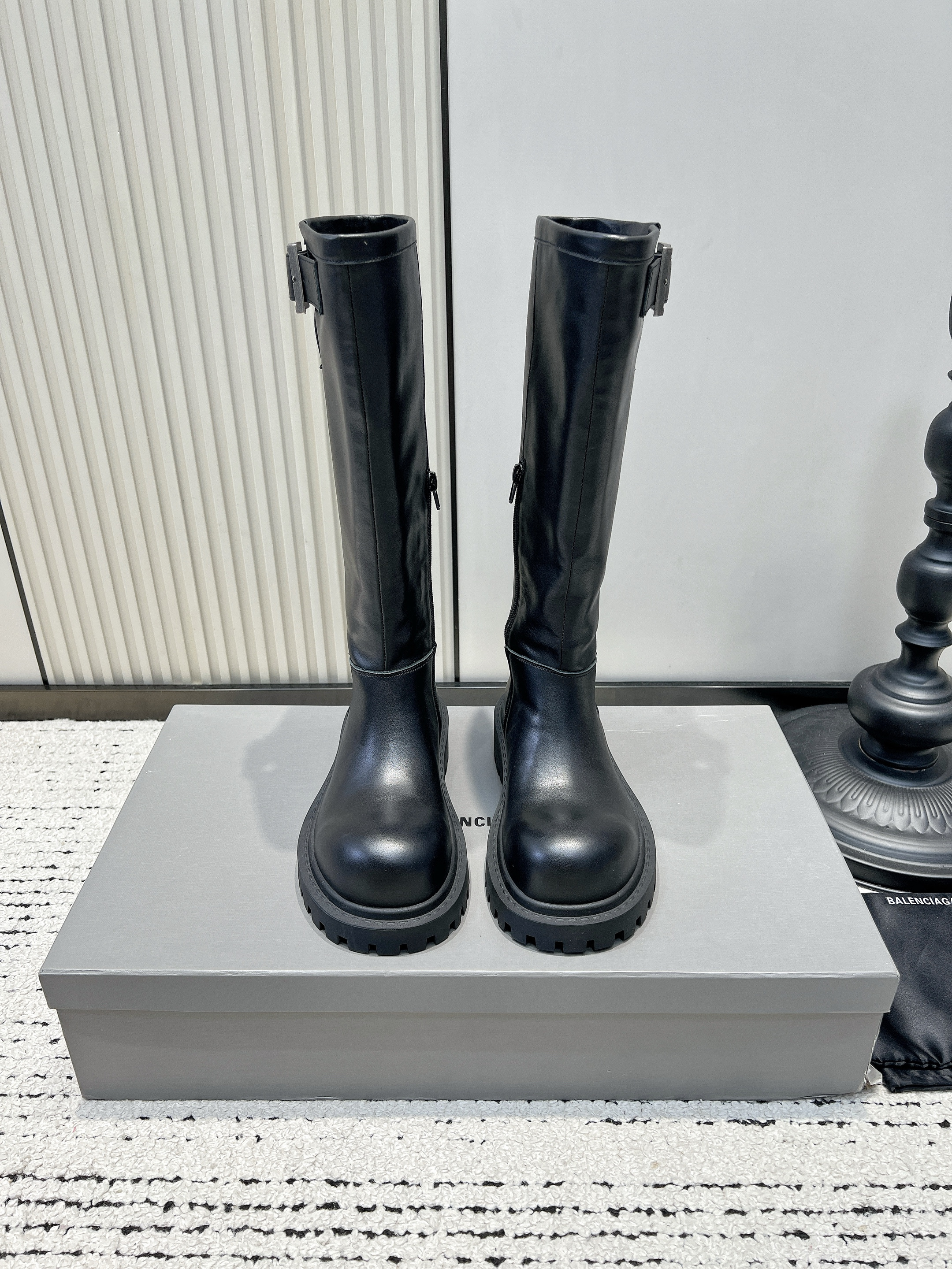Сапоги женские Balenciaga чёрного цвета