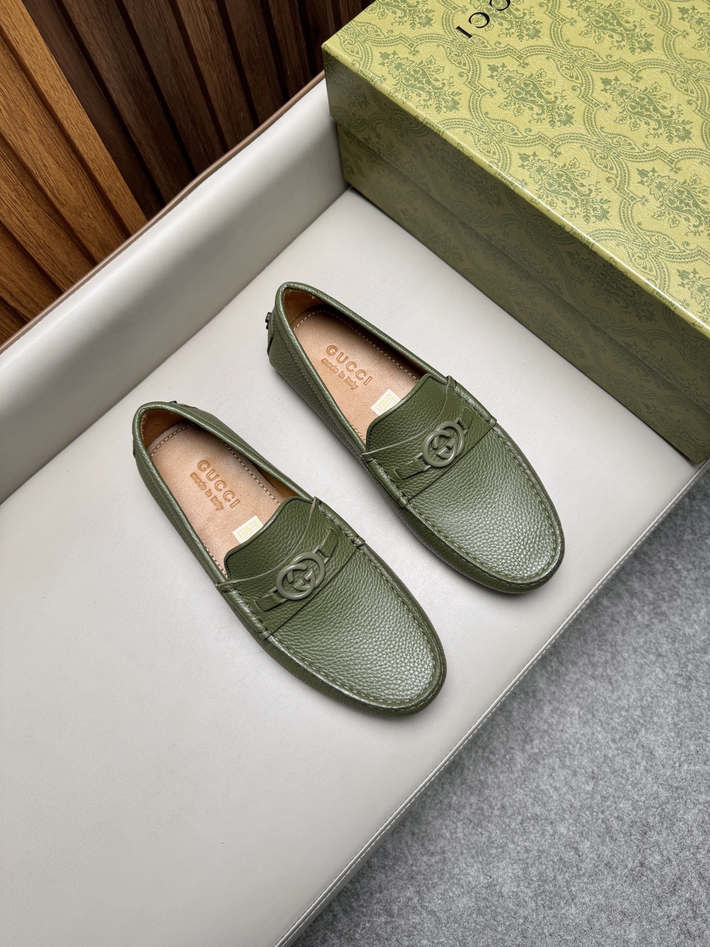 Мокасины мужские в стиле Gucci Driver зеленого цвета