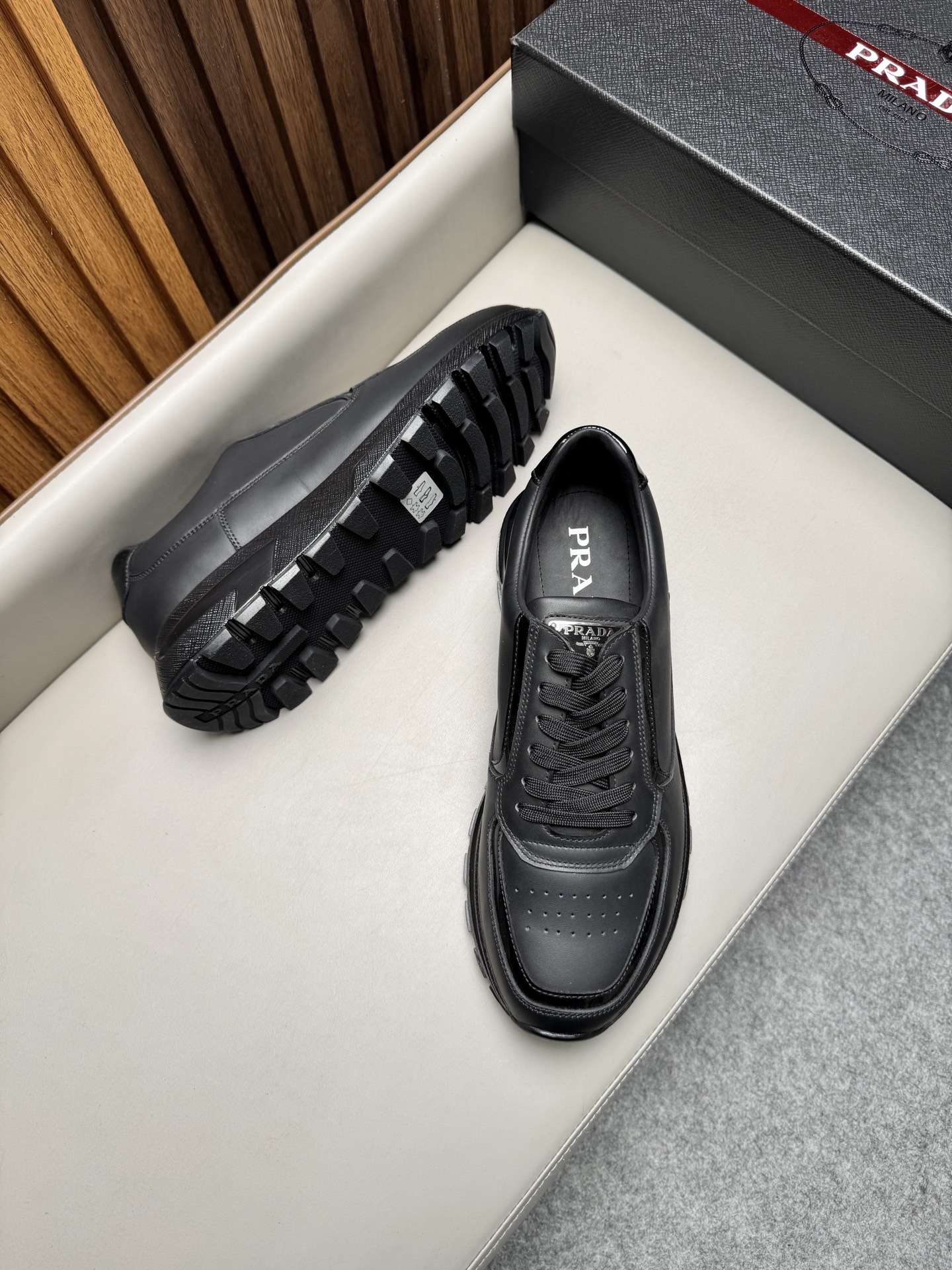 Кроссовки мужские в стиле Prada черного цвета