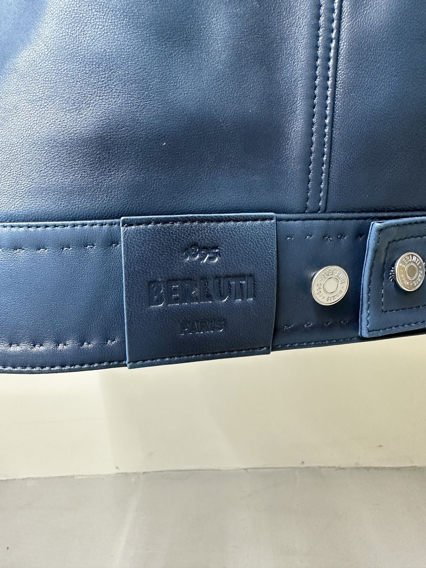 Куртка мужская в стиле Berluti синего цвета с винтажной обработкой