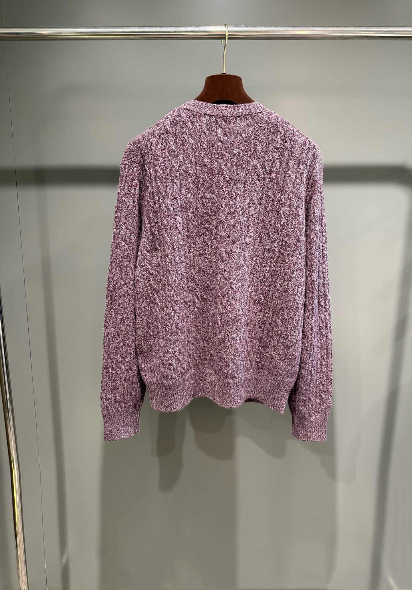 Свитер мужской в стиле Loro Piana Treccia из 100% шерсти розово-сливового цвета