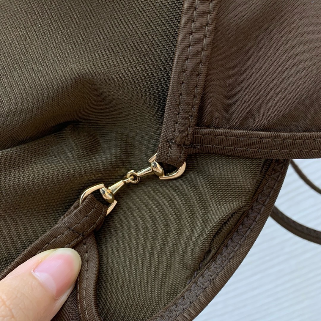 Купальник женский в стиле Gucci коричневого цвета с металлической фурнитурой