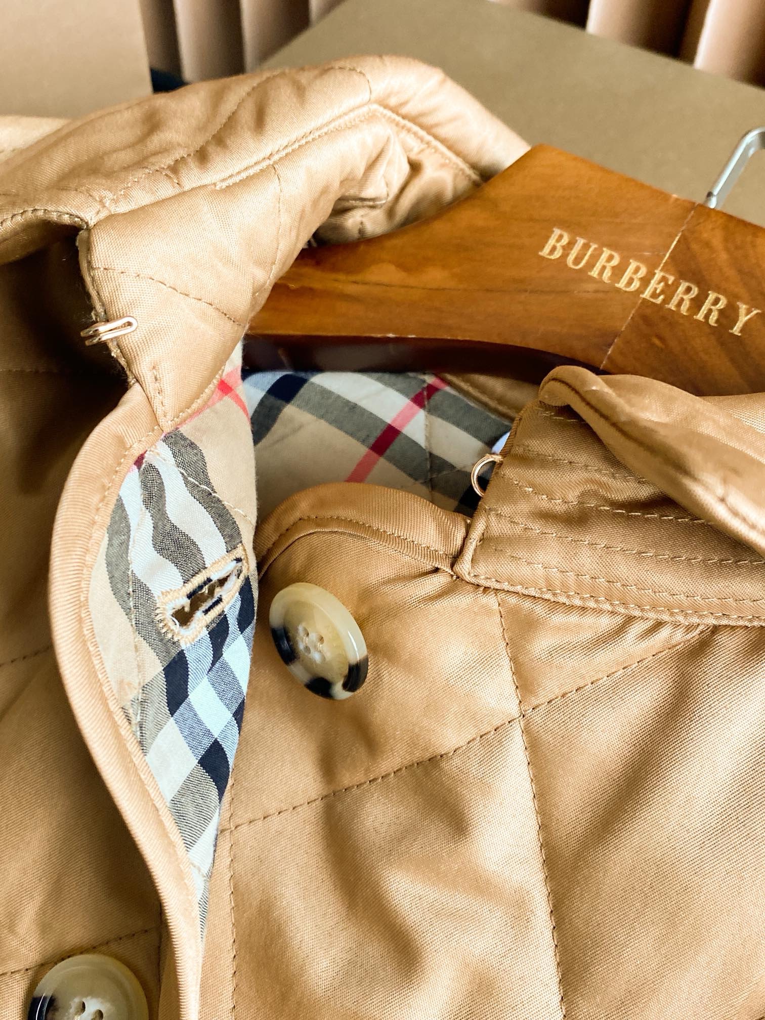 Куртка женская в стиле Burberry бежевого цвета