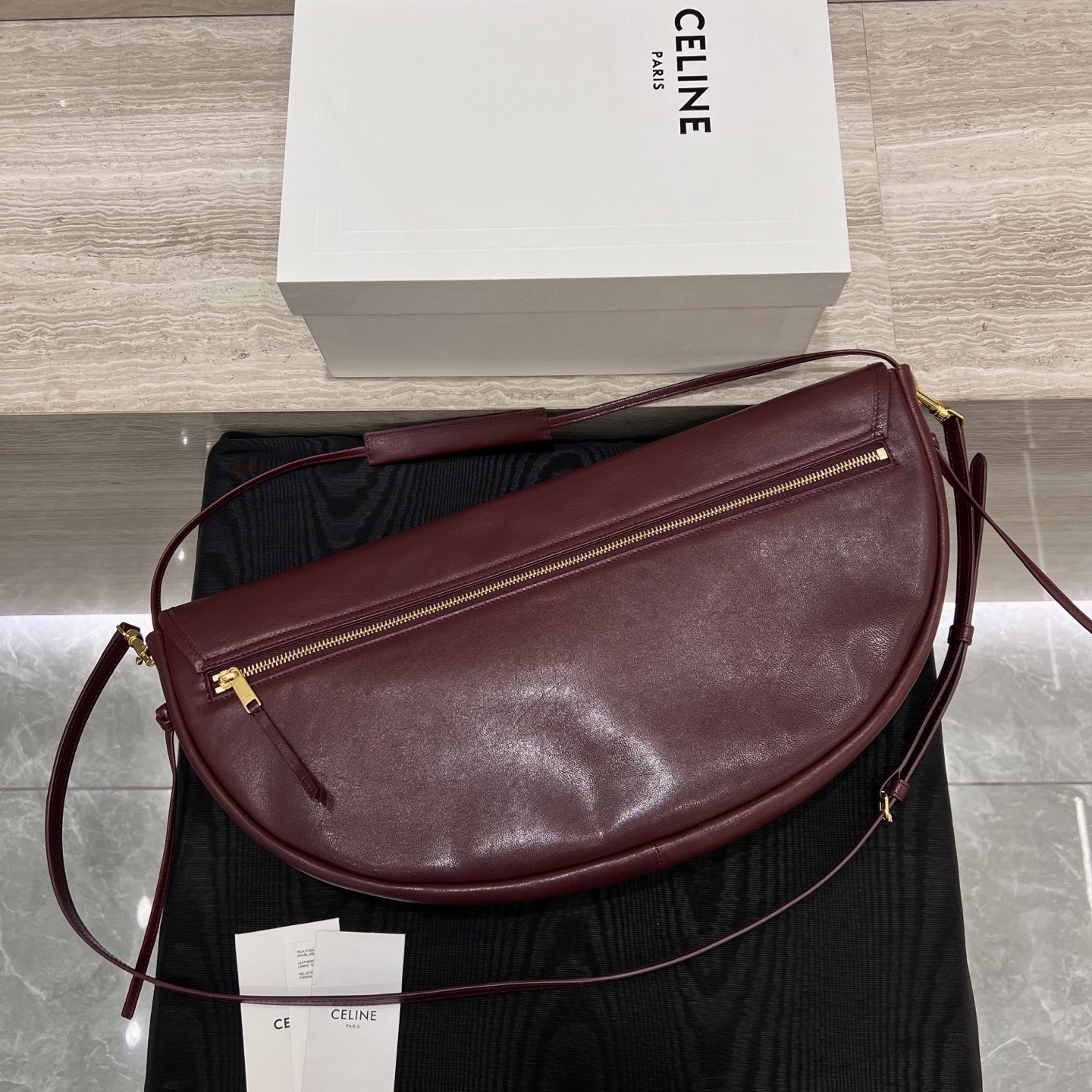 Сумка женская в стиле Celine Soft Triomphe Halfmoon бордового цвета