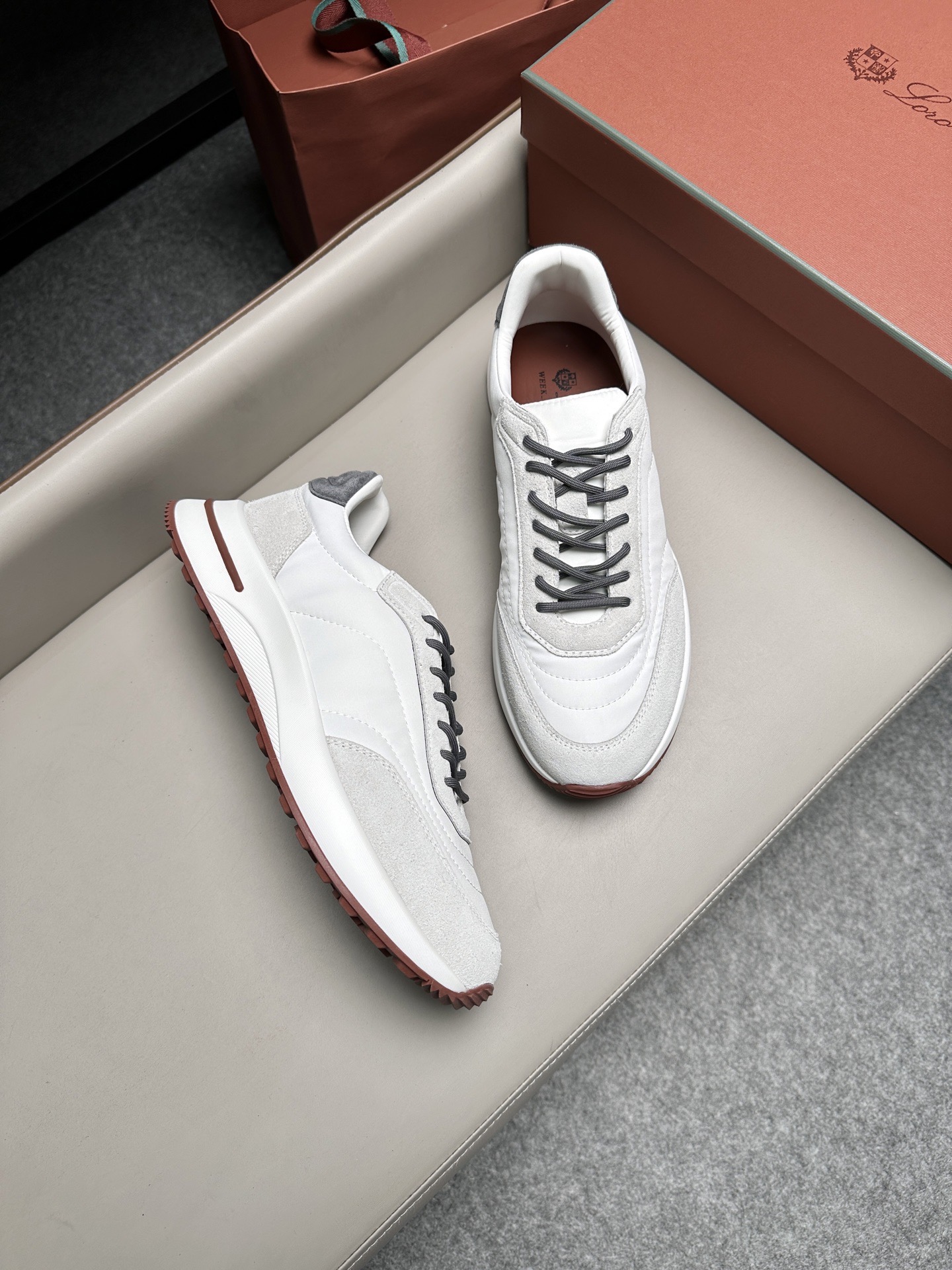 Кроссовки мужские в стиле Loro Piana белого цвета