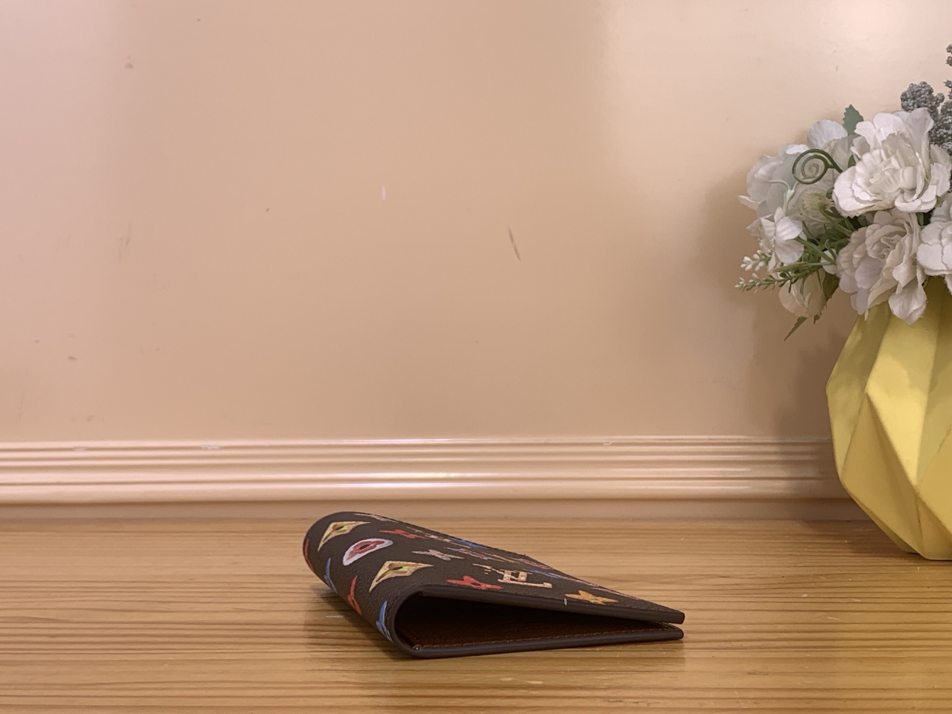 Обложка унисекс для паспорта в стиле Louis Vuitton Monogram Donuts коричневого цвета