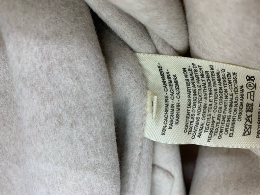 Пальто женское в стиле Hermès из шерсти с кожаными вставками и заклёпками в бежевом цвете
