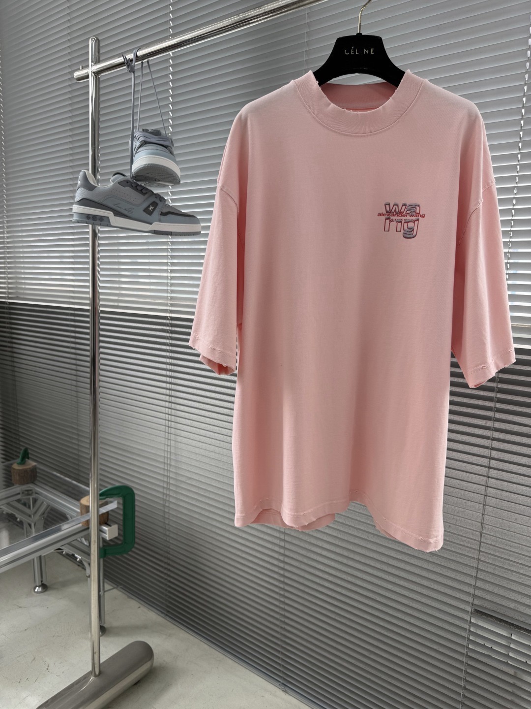 Футболка мужская в стиле Alexander Wang oversize розового цвета с принтом