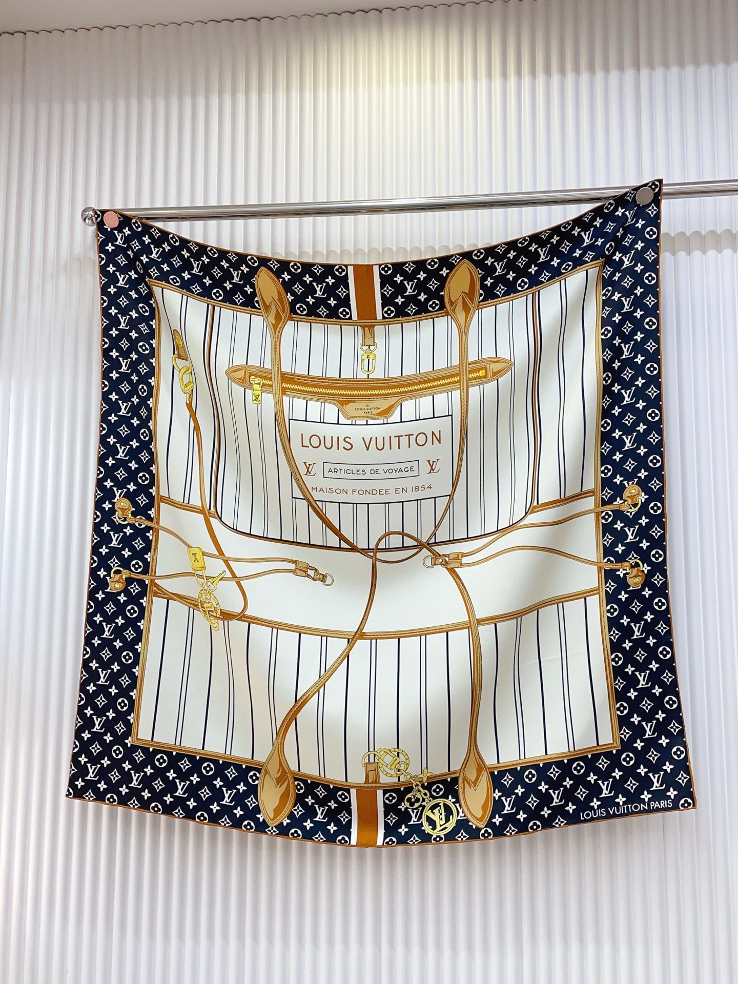 Платок женский в стиле Louis Vuitton из натурального шёлка 90×90 см двусторонний с монограммой