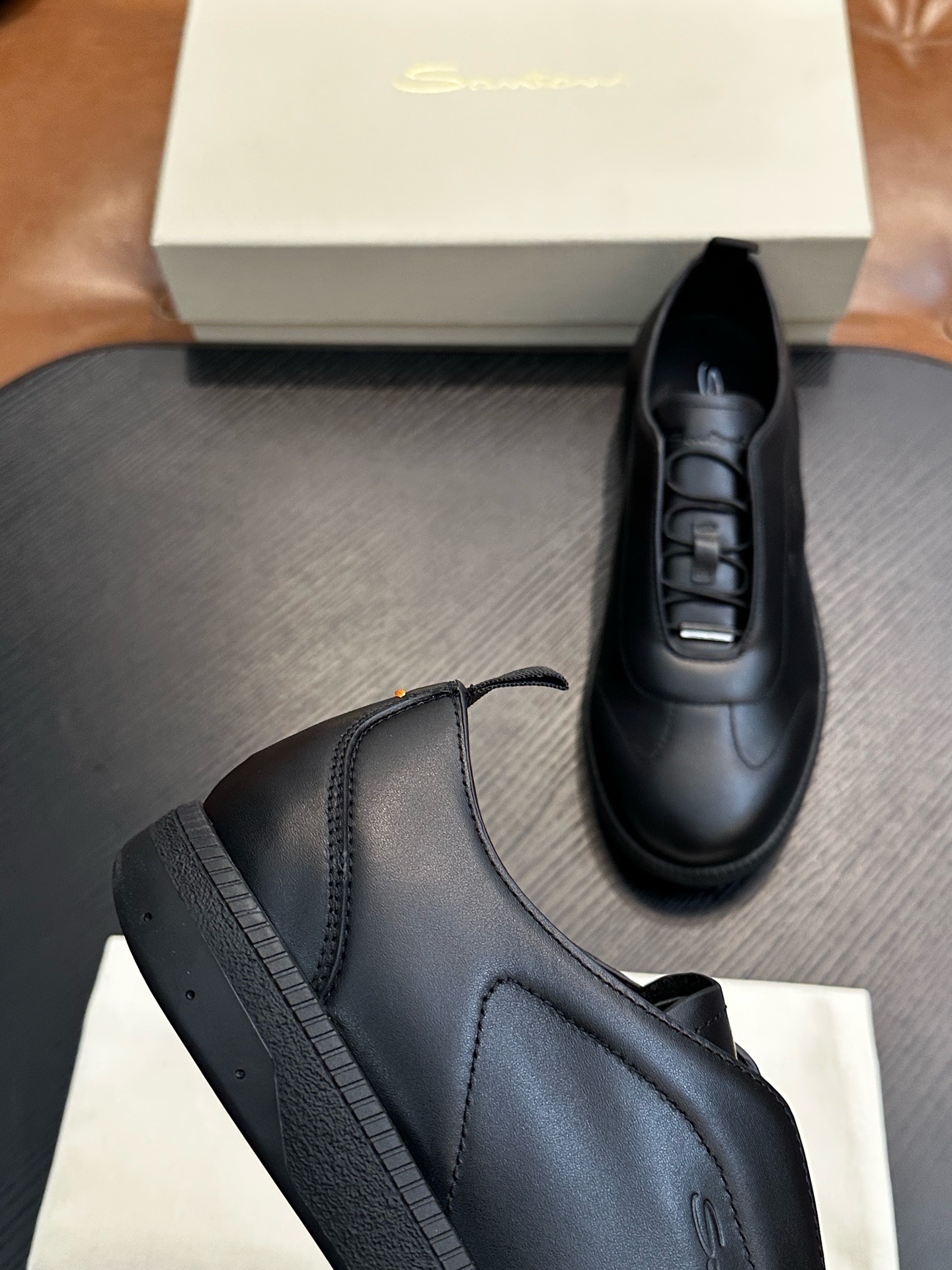 Кеды мужские в стиле Santoni из натуральной кожи черного цвета