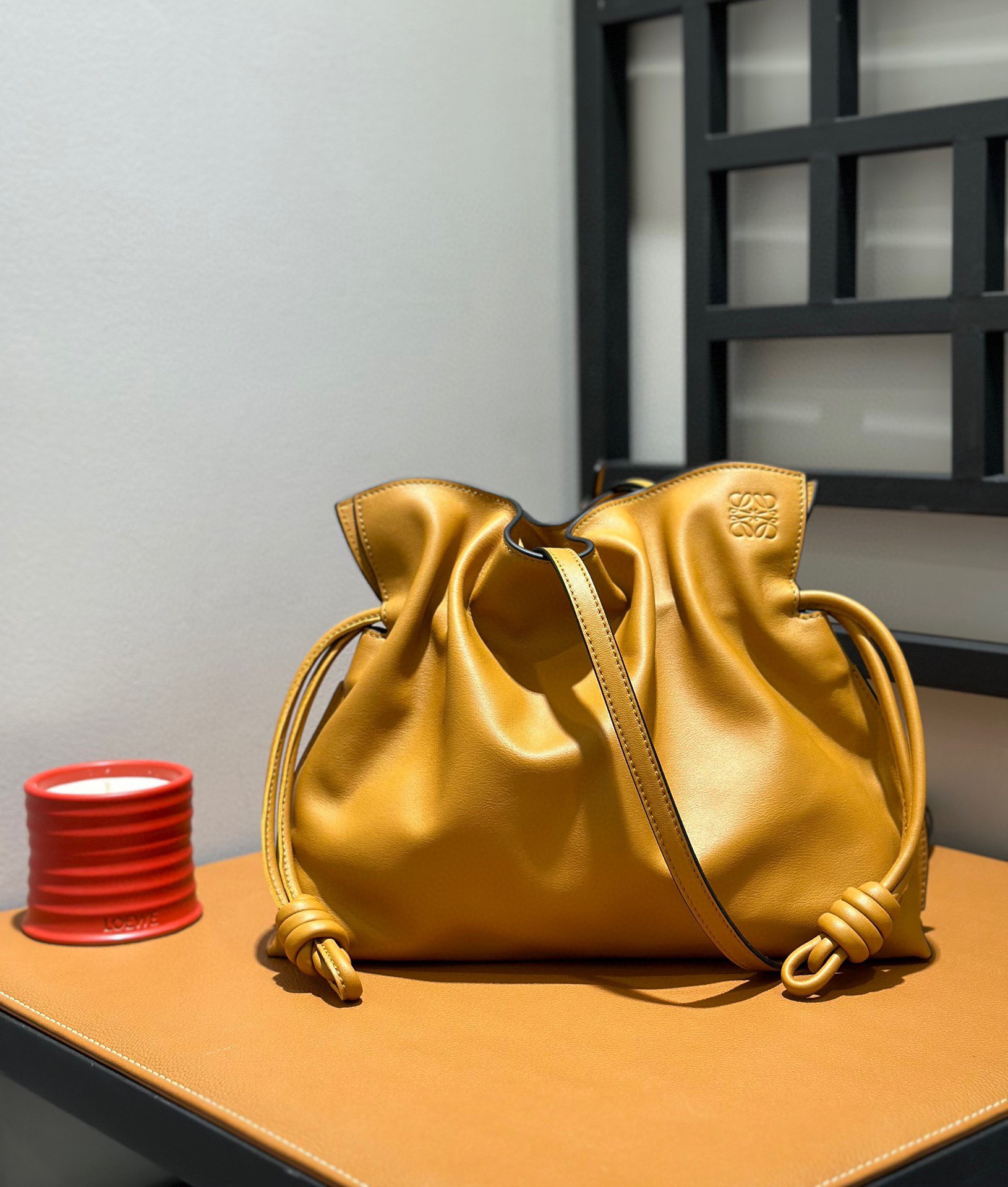 Сумка женская в стиле Loewe Flamenco  золотисто-жёлтого цвета